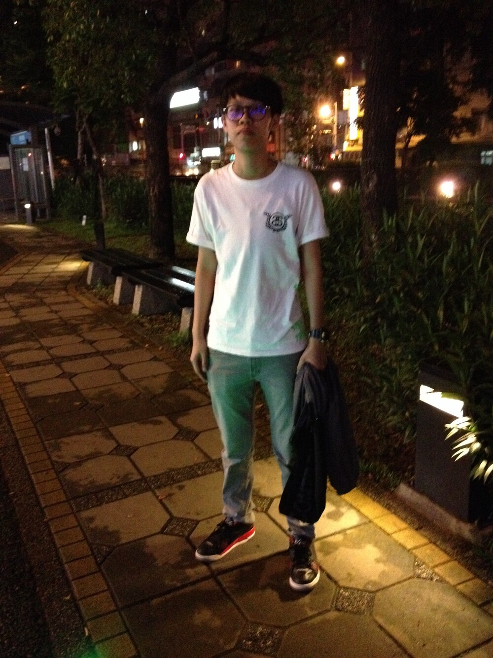 「stussy、UNIQLO、Jordan」｜「UNIQLOのアイテム（その他パンツ、グレー系）」を使った、Sun Chengさん（メンズ・173cm）の春コーディネートの1枚目の写真
