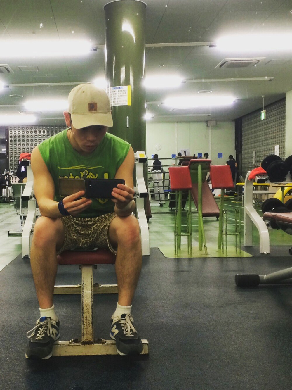 「トレーニング、ジム、workout、gym、training、ラフ、アメカジ、ニューバランス」｜「NEW BALANCEのアイテム（スニーカー、ブルー系）」を使った、ㅤD a i s u k eさん（メンズ・170cm）の春コーディネートの1枚目の写真