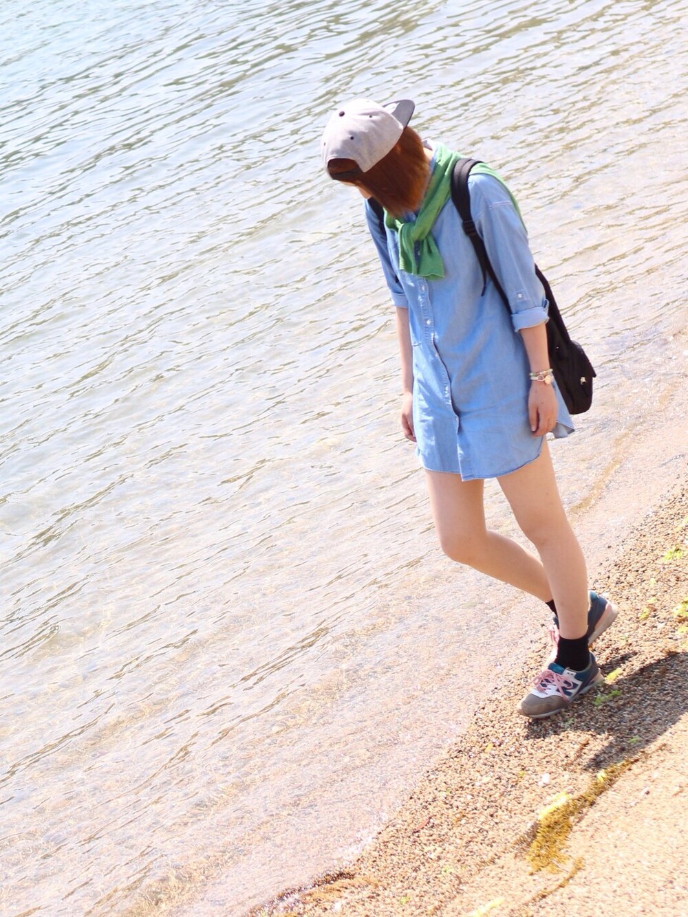 「＃デニム、#リュック、#キャップ、#ニューバランス、#ユニクロ、#肩掛けカーディガン」｜「アイテム（その他トップス、ブルー系）」を使った、りろちゃんさん（レディース・167cm）の夏コーディネートの1枚目の写真