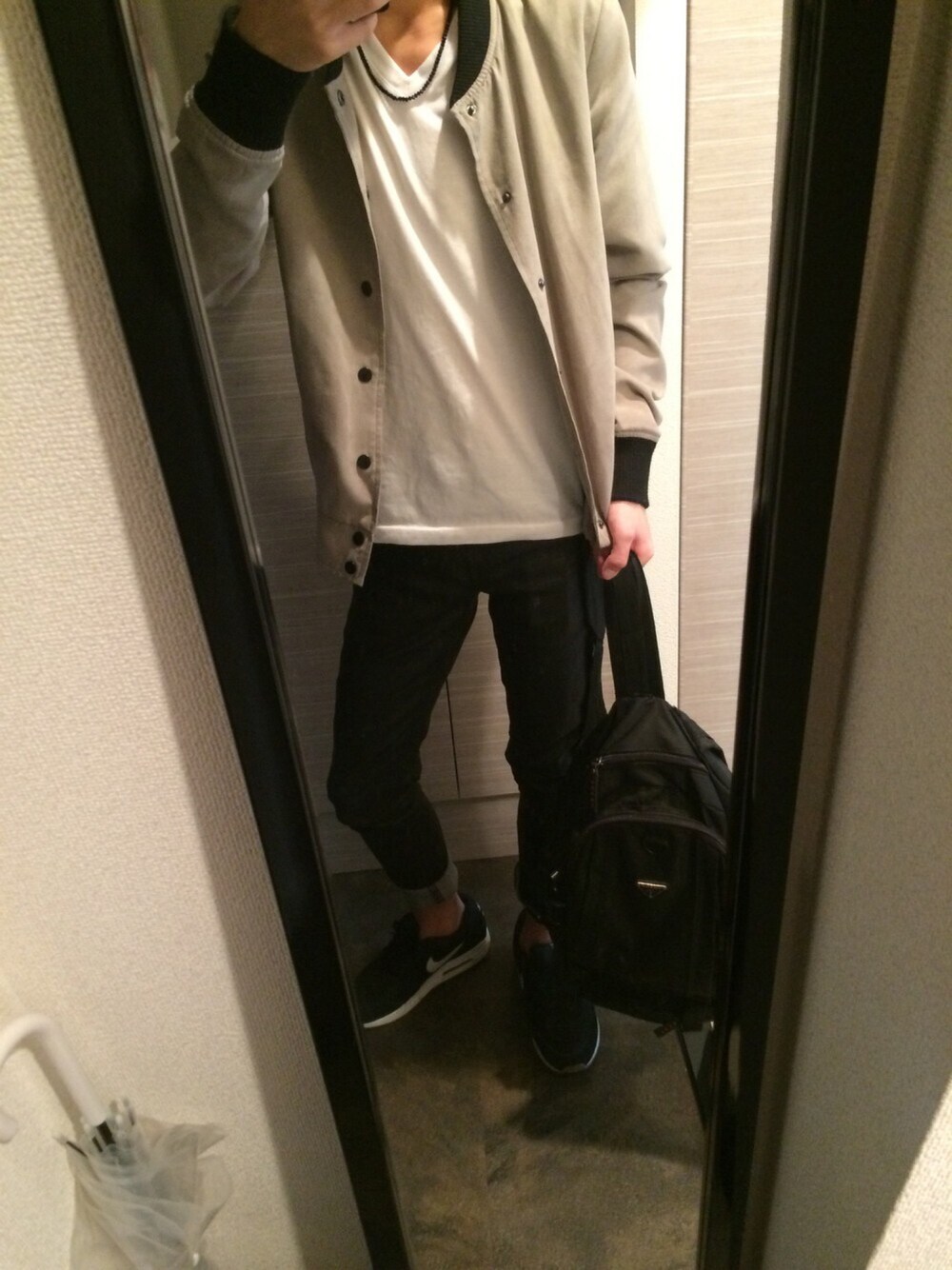 「#nudiejeans、＃UNIQLO、#PRADA」｜「CIAOPANICの【TOOL FOR Ciaopanic】スタジャン（スタジャン、グレー系）」を使った、清水拓海さん（メンズ・169cm）の秋コーディネートの1枚目の写真