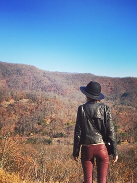 「travel」｜「アイテム（ライダースジャケット）」を使った、Sarahさん（レディース・168cm）の冬コーディネート