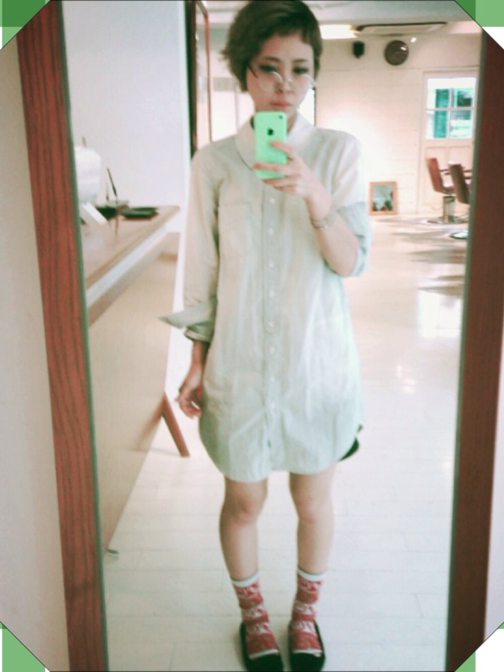 「シャツワンピ、Free people、ラクチンコーデ」｜「FREE PEOPLEのアイテム（シャツワンピース、ブルー系）」を使った、たら@dropさん（レディース・160cm）の秋コーディネートの1枚目の写真