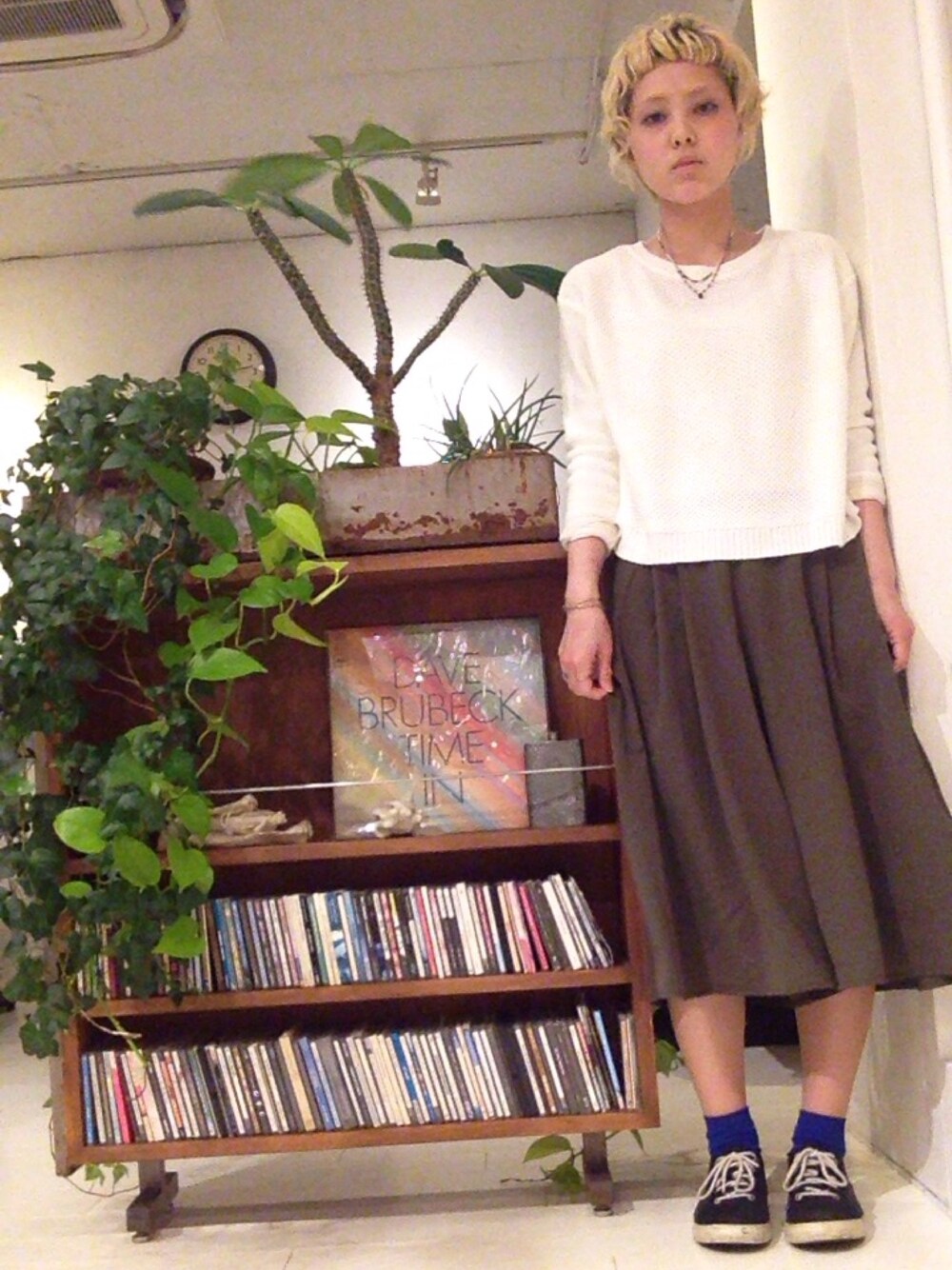「ガウチョパンツ、GU、ホワイト、ニット、スニーカー、春」｜「GUのアイテム（ニット/セーター、ホワイト系）」を使った、たら@dropさん（レディース・160cm）の春コーディネートの1枚目の写真