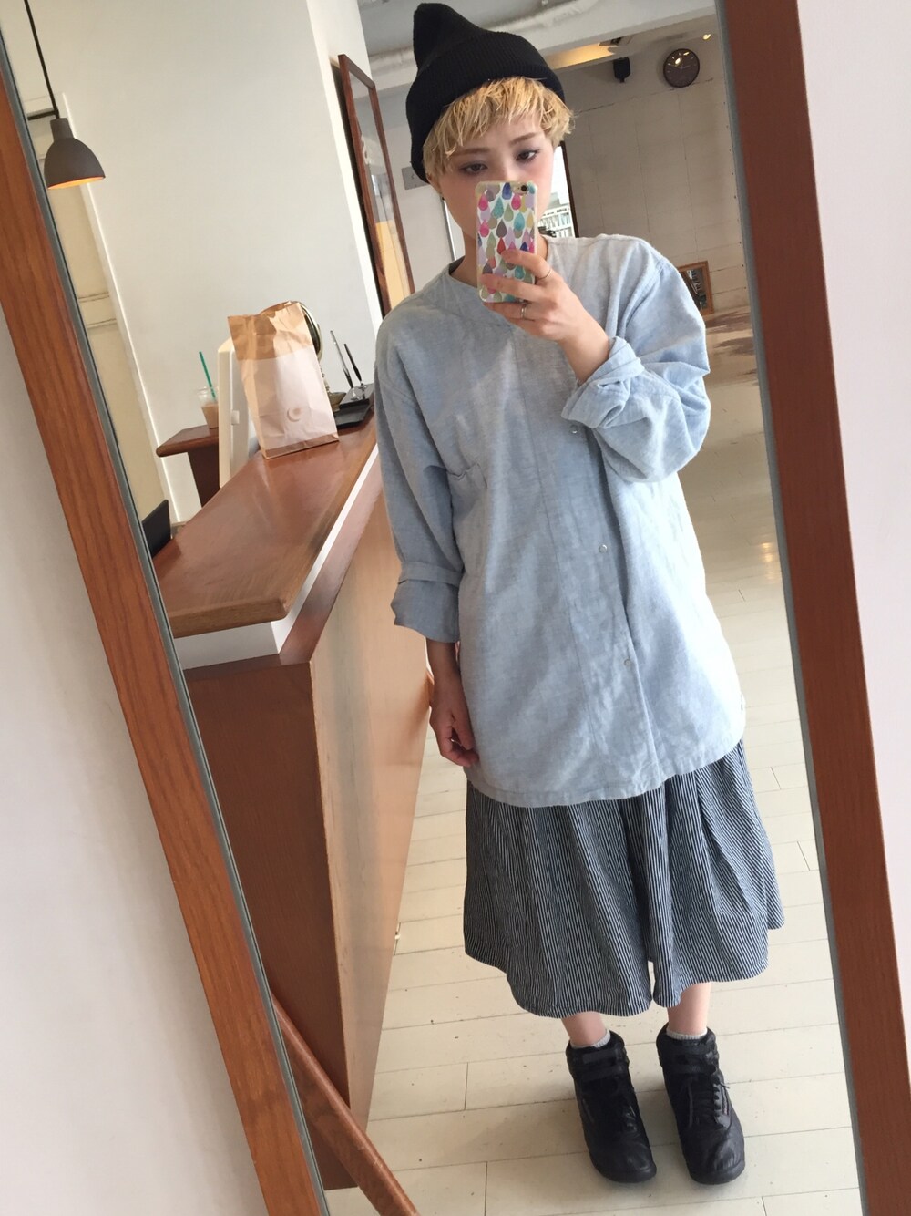 「軍物、ootd、デニム、スニーカー、美容師、古着、vintage、金髪ショート、ラクチンコーデ」｜「VINTAGEのアイテム（その他トップス、ブルー系）」を使った、たら@dropさん（レディース・160cm）の春コーディネートの1枚目の写真