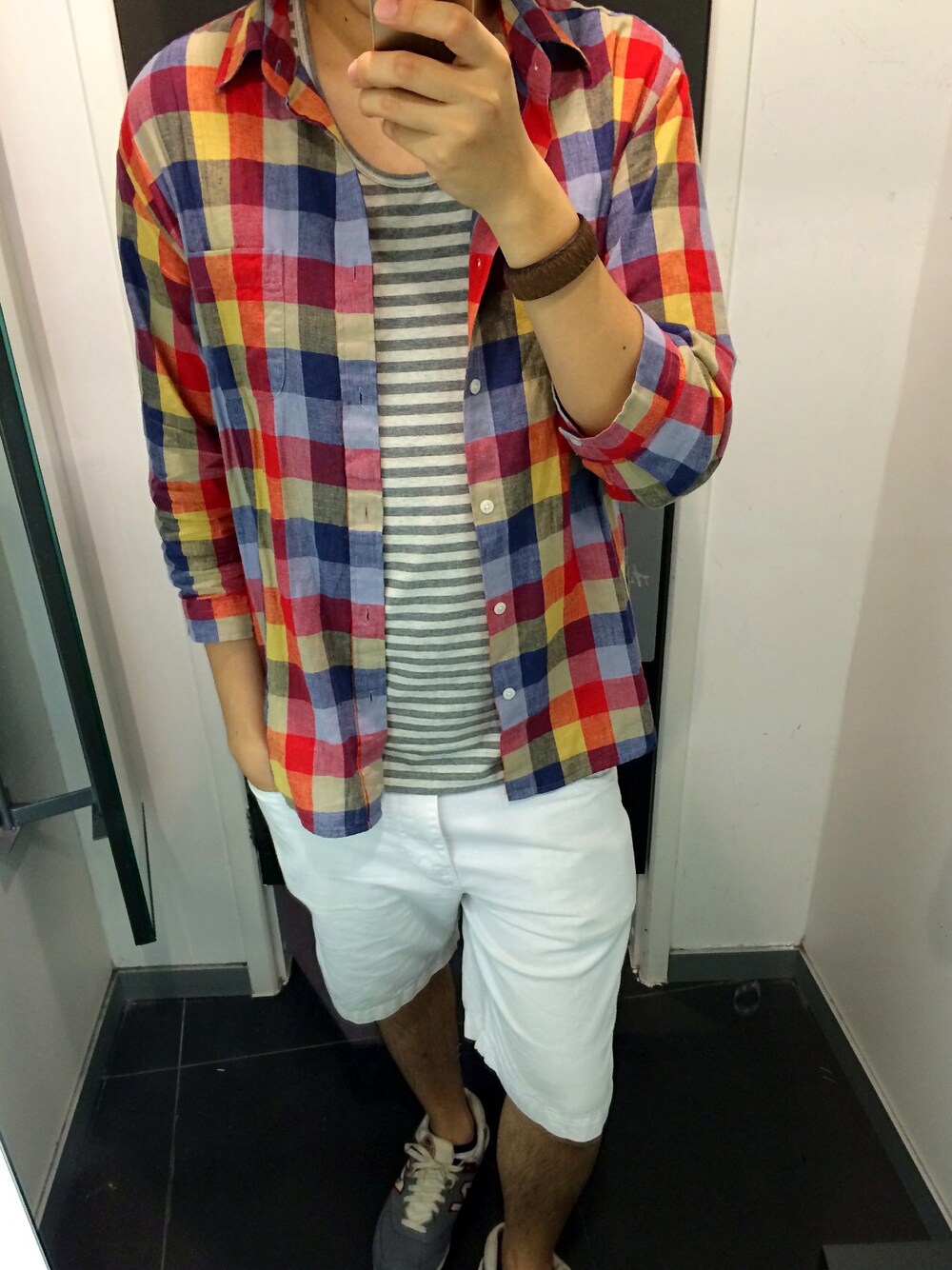 「hk、Hong Kong、hkboy、GLOBAL WORK、Pull&Bear、causal」｜「GLOBAL WORKのアイテム（タンクトップ、グレー系）」を使った、Matthewさん（メンズ・182cm）の夏コーディネートの1枚目の写真