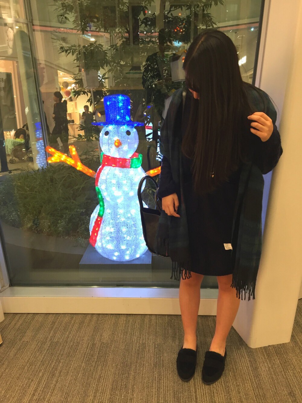 「雪だるま、クリスマス、ニットワンピ、マフラー」｜「koeのアイテム（ワンピース/ドレス、ブルー系）」を使った、Ayamiさん（レディース・155cm）の秋コーディネートの1枚目の写真