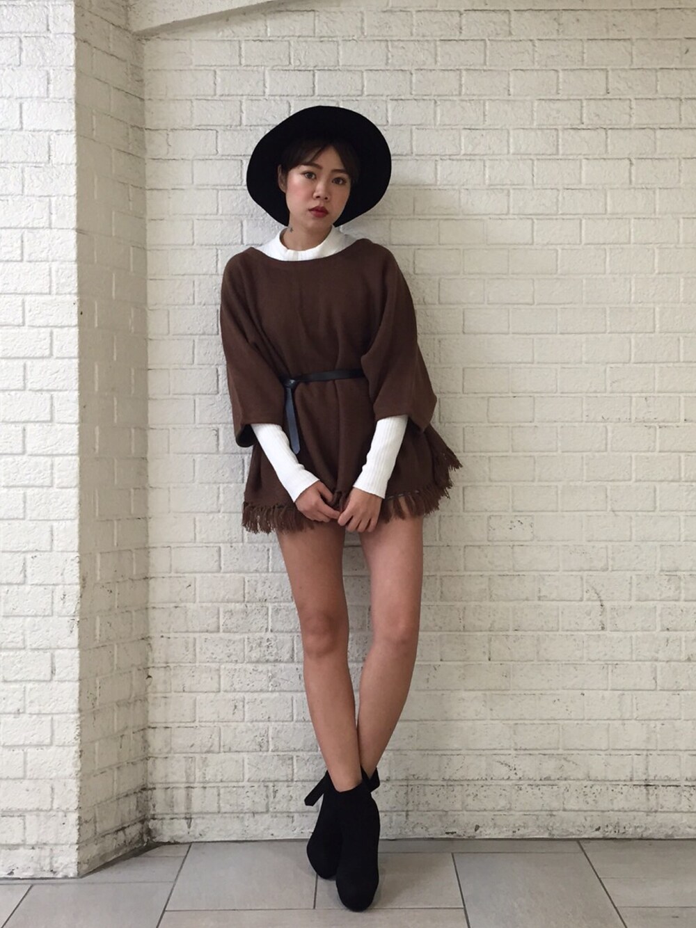 「SLYのアイテム（ポンチョ、ブラウン系）」を使った、miki_iwagayaさん（レディース・161cm）の秋コーディネートの1枚目の写真