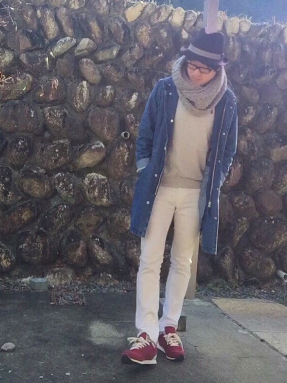 「スキニー、白パンツ、ハット、スヌード、Ralph Lauren、モッズコート、スニーカー、ニット」｜「milsaのアイテム（ハット、ブラック系）」を使った、おかっぴきさん（メンズ・172cm）の冬コーディネートの1枚目の写真