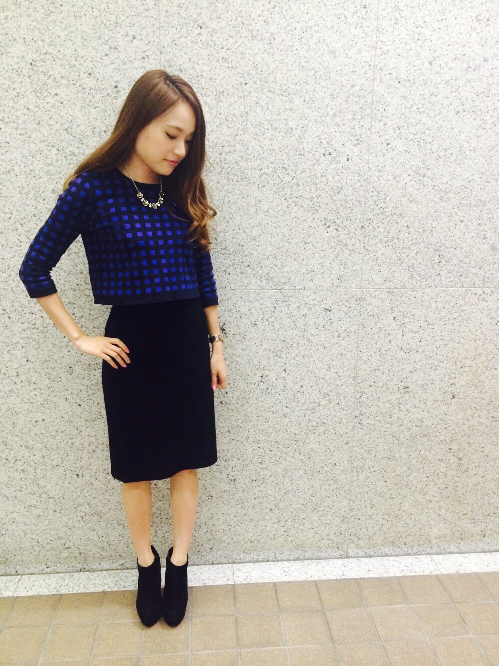 「#チェック、#ニット、＃タイトスカート、#ペンシルスカート」｜「Re:EDITのタータンチェッククルーネックニットトップス（トップス、ブルー系）」を使った、ＮＹＮＹkatsuraさん（レディース・153cm）の秋コーディネートの1枚目の写真