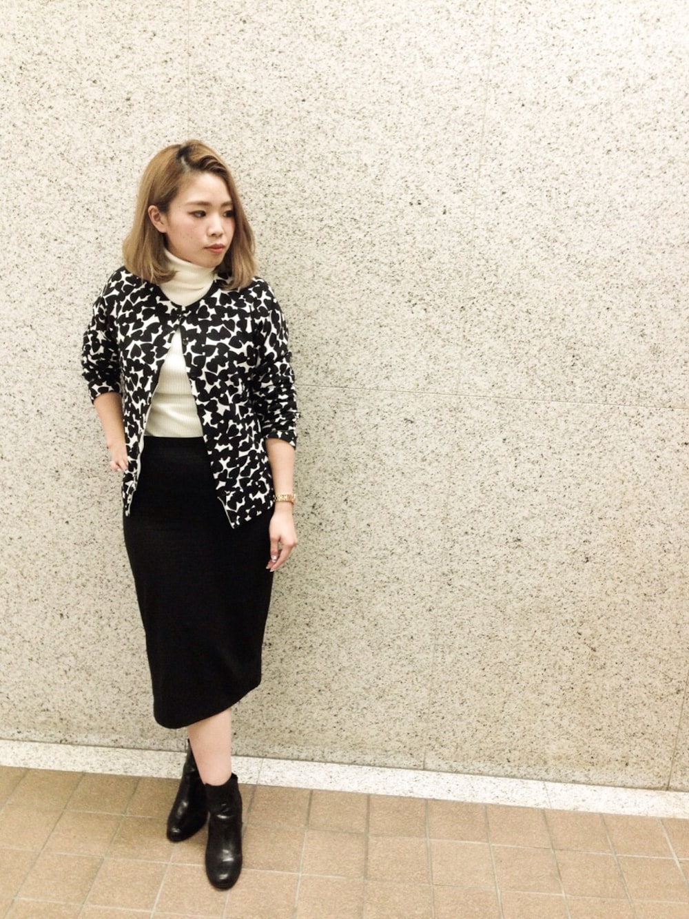 「#ニット、#SLY、#ペンシルスカート、タートルネックニット、ホワイトニット、#WEARBOOKエントリー」｜「SLYのBONDING HW コクーンSK（スカート、ブラック系）」を使った、ＮＹＮＹkatsuraさん（レディース・156cm）の秋コーディネートの1枚目の写真