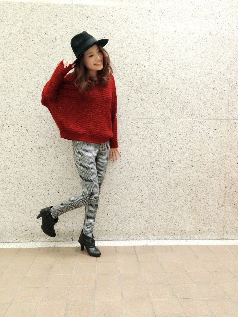 「WEGO、ニット、H&M、赤、レギンス、ハット、GU、チドリ柄」｜「H&Mの長袖ニット（ニット/セーター、ピンク系）」を使った、ＮＹＮＹkatsuraさん（レディース・160cm）の秋コーディネートの1枚目の写真