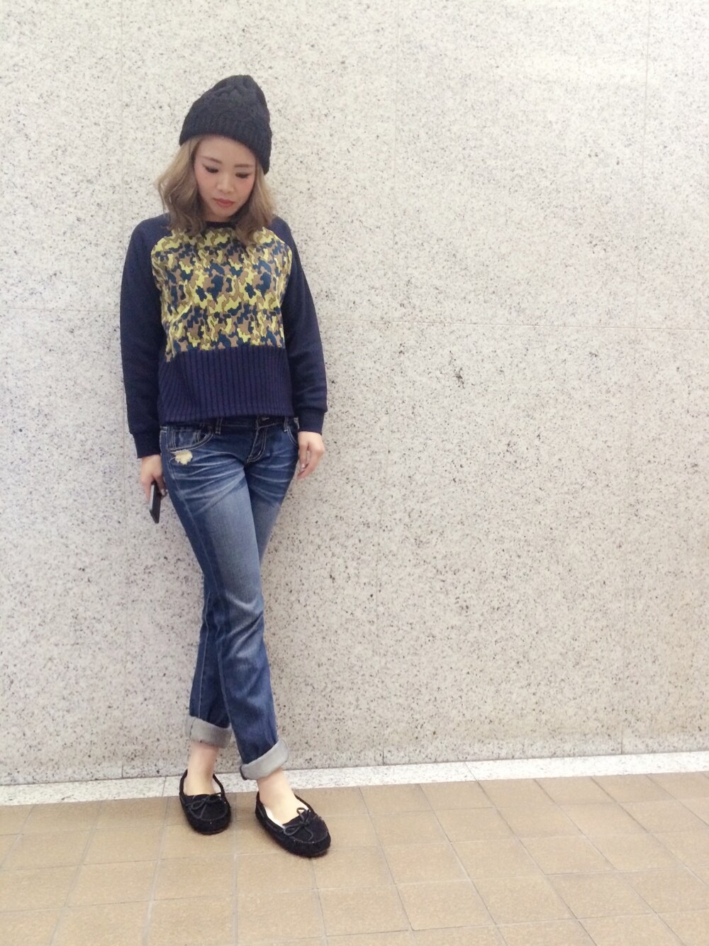 「デニム、ニット帽、カモフラ、CA4LA、ミネトンカ、カモフラ柄、minnetonka、モカシン、ROSE BUD」｜「ROSE BUDのLCTT-14289 BLOCK PATTERN PLLOVER （Tシャツ/カットソー、ブルー系）」を使った、ＮＹＮＹkatsuraさん（レディース・156cm）の冬コーディネートの1枚目の写真