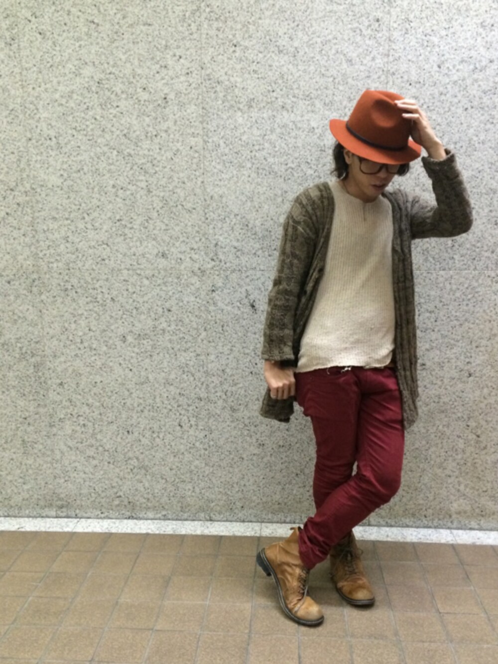「ニット、めがね、ハット、オレンジ、ブラウン」｜「SHIPSのGLENMAC: GEELOMG アラン クルーネック（ニット/セーター、ベージュ系）」を使った、ＮＹＮＹkatsuraさん（メンズ・160cm）の冬コーディネートの1枚目の写真