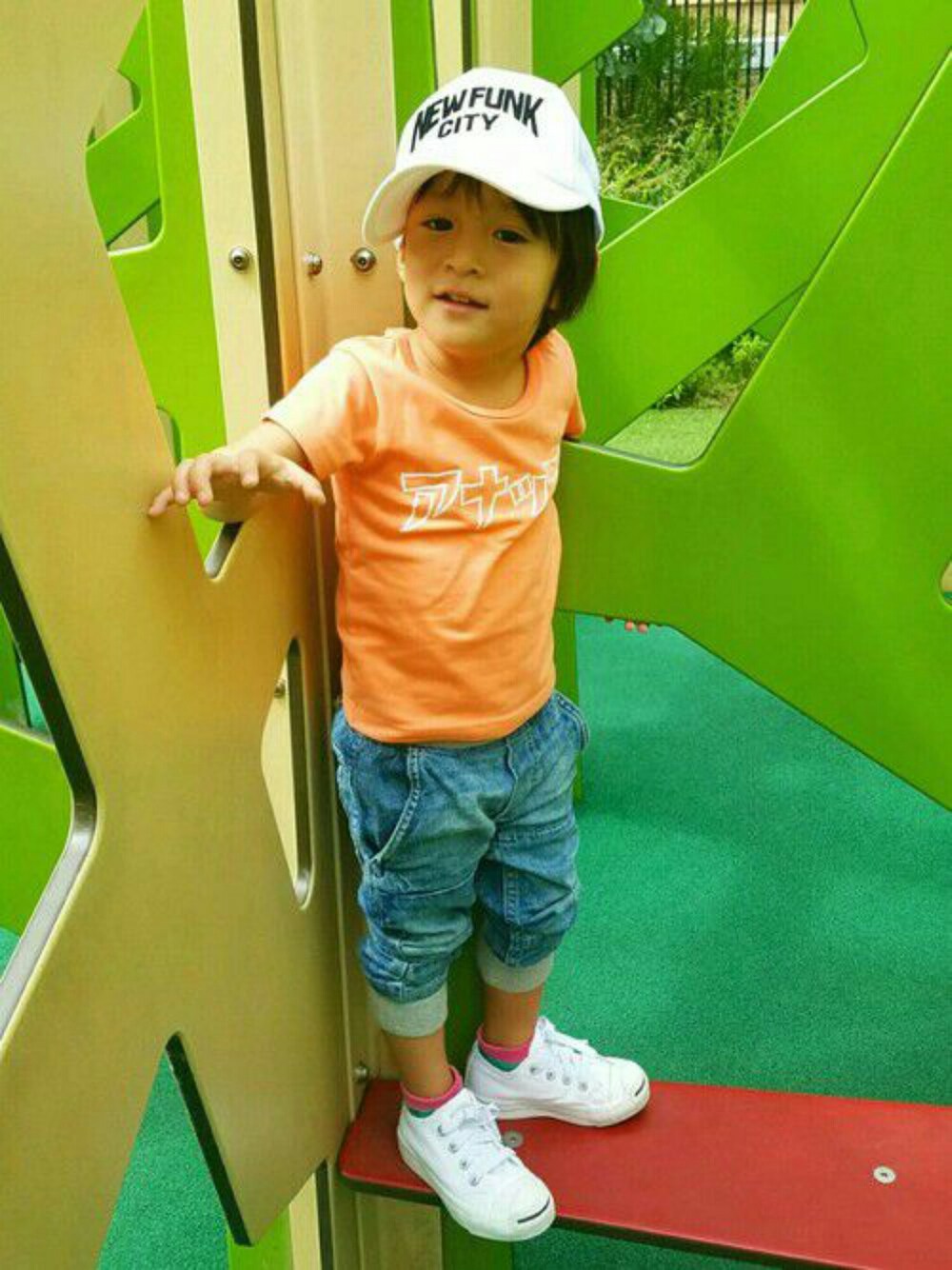 「アナップキッズ、ｱﾅｯﾌﾟ、ANAP、ＡＮＡＰ　ｋｉｄｓ、SoulsmaniaKids、H&M、H&Mキッズ、コンバース、converse、ドラフトABC」｜「CONVERSEのキッズ converse コンバース KID'S JACK PURCELL SLIP キッズジャックパーセル スリップ WHITE（スニーカー、ホワイト系）」を使った、ibukiさん（キッズ・100cm）の秋コーディネートの1枚目の写真