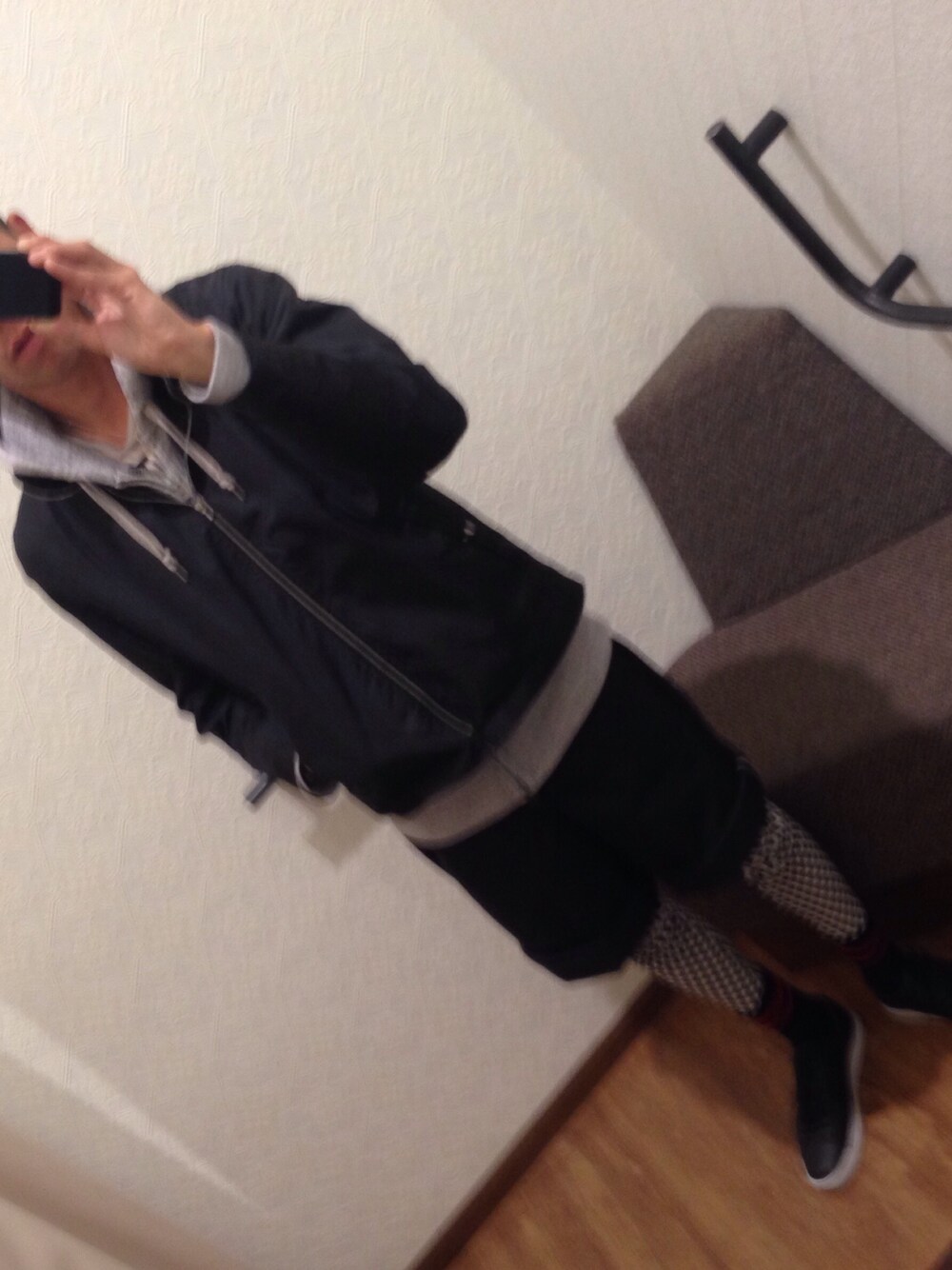 「レギンス、MA-1、ディッキーズ(Dickies)、TOMORROWLAND、VANS」｜「TOMORROWLAND のアイテム（ナイロンジャケット、ブラック系）」を使った、takaoさん（メンズ・173cm）の秋コーディネートの1枚目の写真