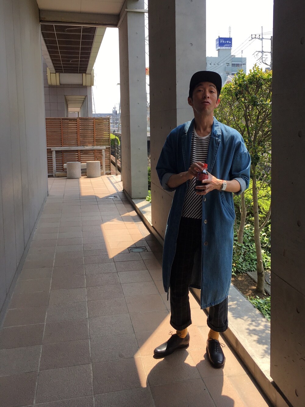 「GU、KBF、チェスターコート、HARE、BEAMS、DEPT、ユニクロ、FREAK’Ｓ STORE、コカコーラ」｜「GUのアイテム（キャップ、ブラック系）」を使った、takaoさん（メンズ・173cm）の春コーディネートの1枚目の写真