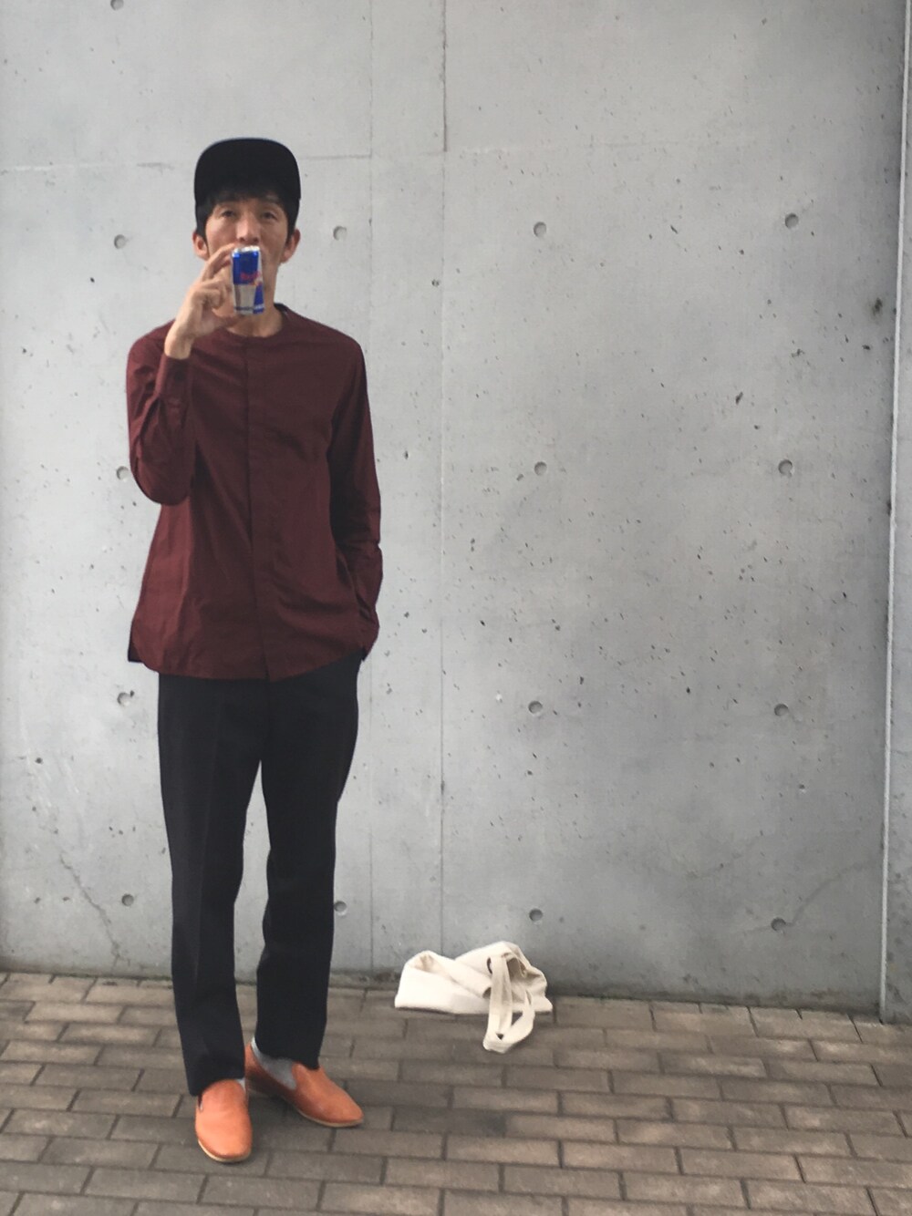 「LAD MUSICIAN、Paul Smith、フリークスストア、A.P.C.、redbull、シャツスタイル、スラックス」｜「redbullのアイテム（その他、ブルー系）」を使った、takaoさん（メンズ・173cm）の夏コーディネートの1枚目の写真