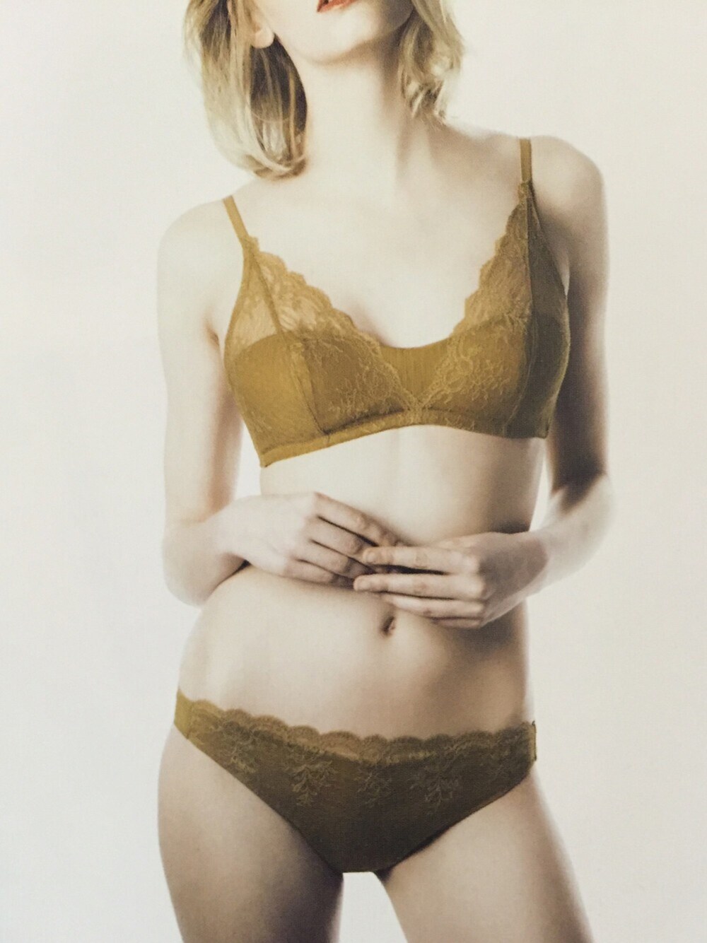 「ランジェリーアイテム」｜「L'angelique〜ランジェリークのアイテム（ブラ&ショーツ、イエロー系）」を使った、Charvi Chariteさん（レディース・162cm）の夏コーディネートの1枚目の写真