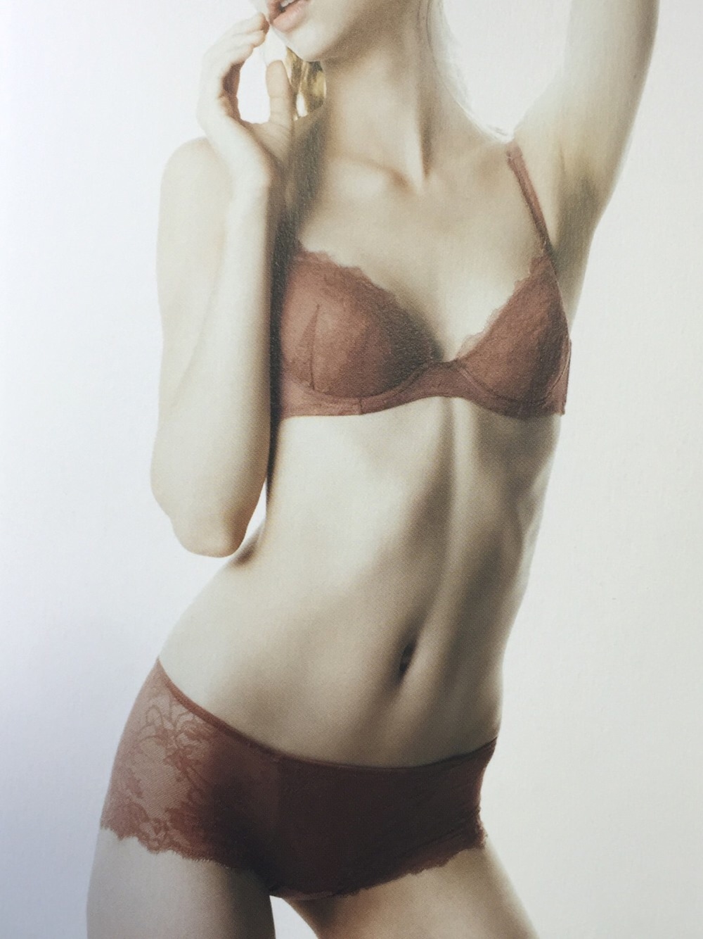 「ランジェリー、レース」｜「LANGELIQUEのアイテム（ブラ&ショーツ、レッド系）」を使った、Charvi Chariteさん（レディース・162cm）の夏コーディネートの1枚目の写真