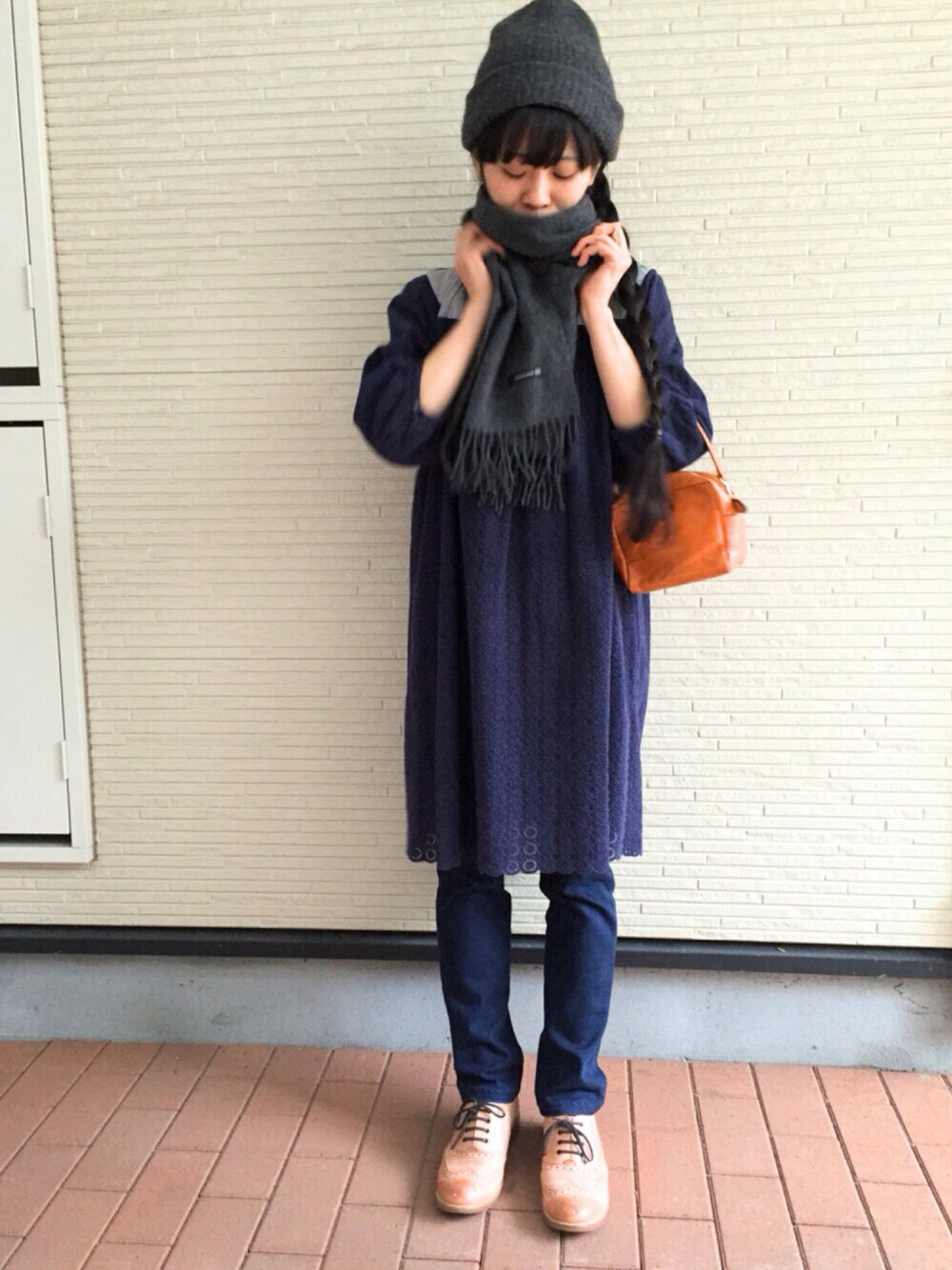 「グレー、ネイビー、UNIQLO、秋のコーデ、regal、デニムパンツ、Spick & Span(Spick & Span)、VISARUNO、ランクイン感謝」｜「Spick & Spanのワンピース（ワンピース、ブルー系）」を使った、chaさん（レディース・153cm）の秋コーディネートの1枚目の写真