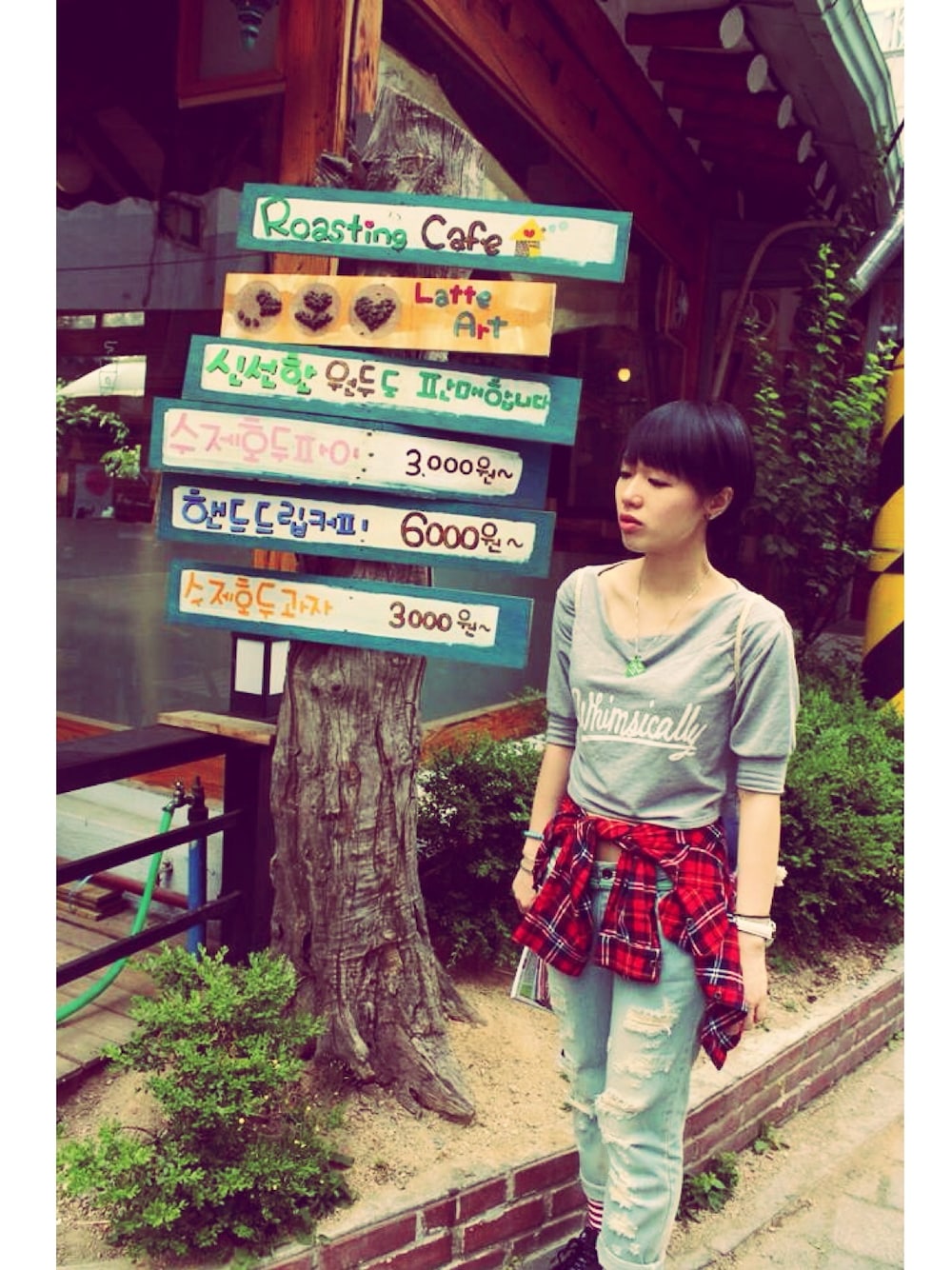 「korea、travel、crazy for socks、cafe、dressing、sneakers、Hong Kong、mood、AIR MAX、hkgirl」｜「LOWRYS FARMのアイテム（その他トップス、グレー系）」を使った、Daphne Leeさん（レディース・165cm）の夏コーディネートの1枚目の写真