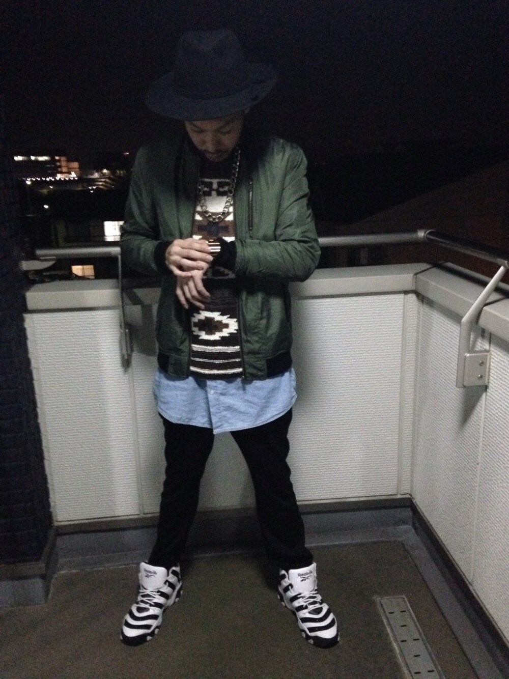 「黒ハット、MA-1、デニム、reebok、FOREVER 21」｜「no brandのアイテム（ハット、ブラック系）」を使った、RyotaroNakatsukaさん（メンズ・182cm）の秋コーディネートの1枚目の写真