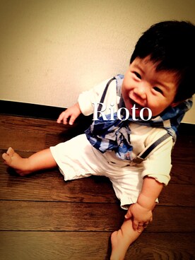 「GAP（ギャップ）のアイテム（Tシャツ/カットソー、ホワイト系）」を使った、riotoさん（キッズ・70cm）の秋コーディネート