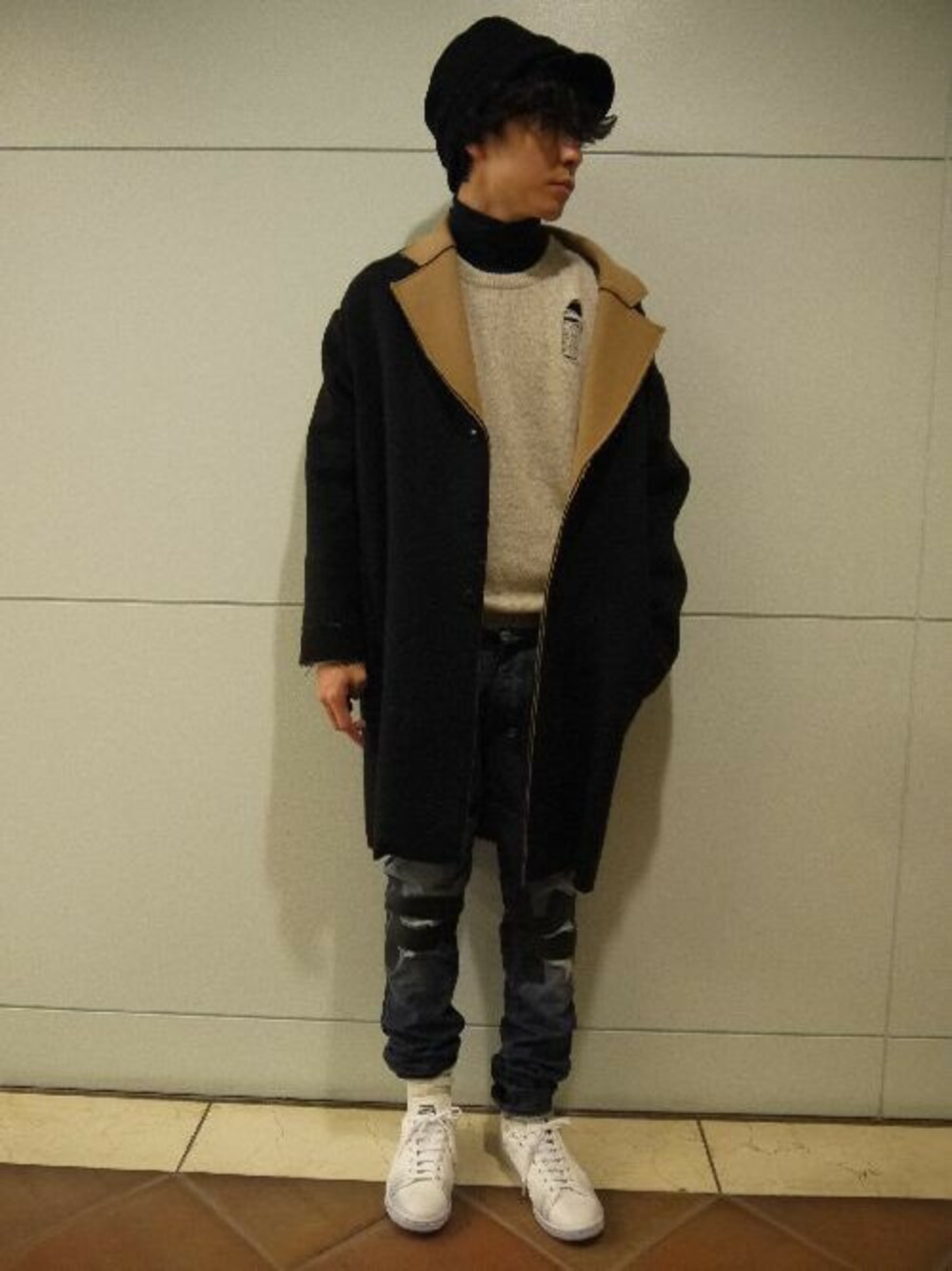 ホワイト系のソックス/靴下を着用したメンズの秋コーディネートの1枚目の写真