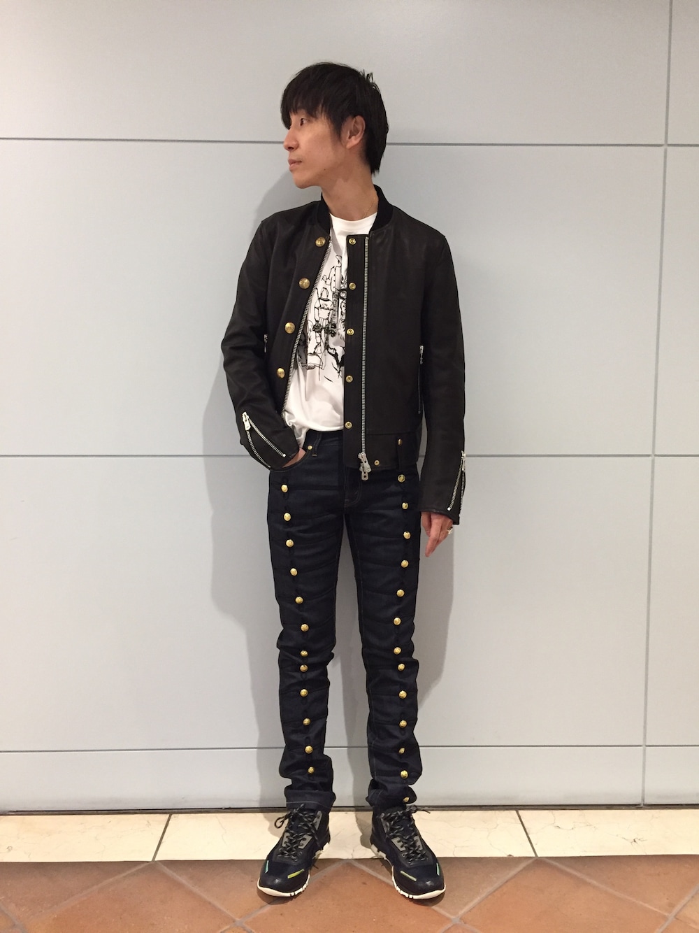 「TAKAHIROMIYASHITA The SoloIst. 、LANVIN」｜「TAKAHIROMIYASHITATheSoloIst.のアイテム（ジャケット/アウター、ブラック系）」を使った、fujisakiさん（メンズ・172cm）の秋コーディネートの1枚目の写真