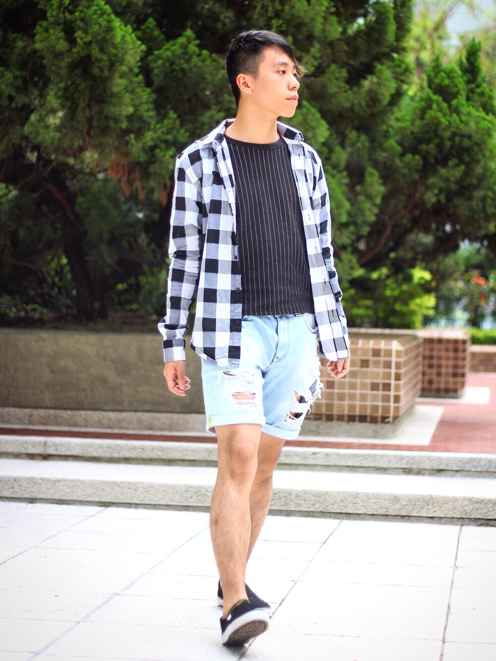 「hongkong」｜「GUの（GU）スリッポンシューズＢ（シューズ、ブラック系）」を使った、Danielさん（メンズ・170cm）の春コーディネートの1枚目の写真