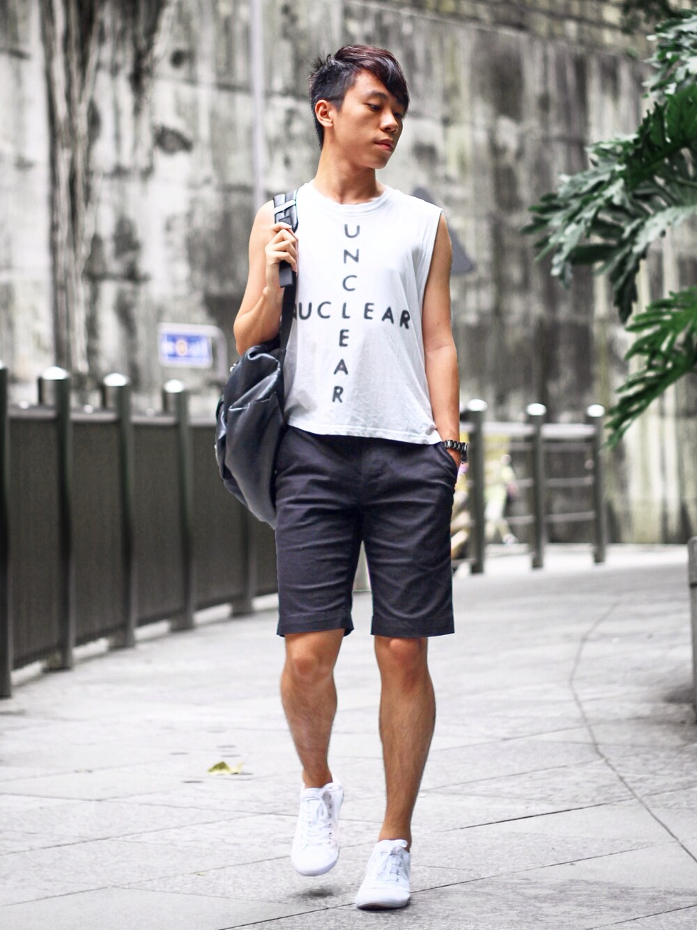 「asosのASOS Plimsolls（スニーカー、ホワイト系）」を使った、Danielさん（メンズ・170cm）の夏コーディネートの1枚目の写真