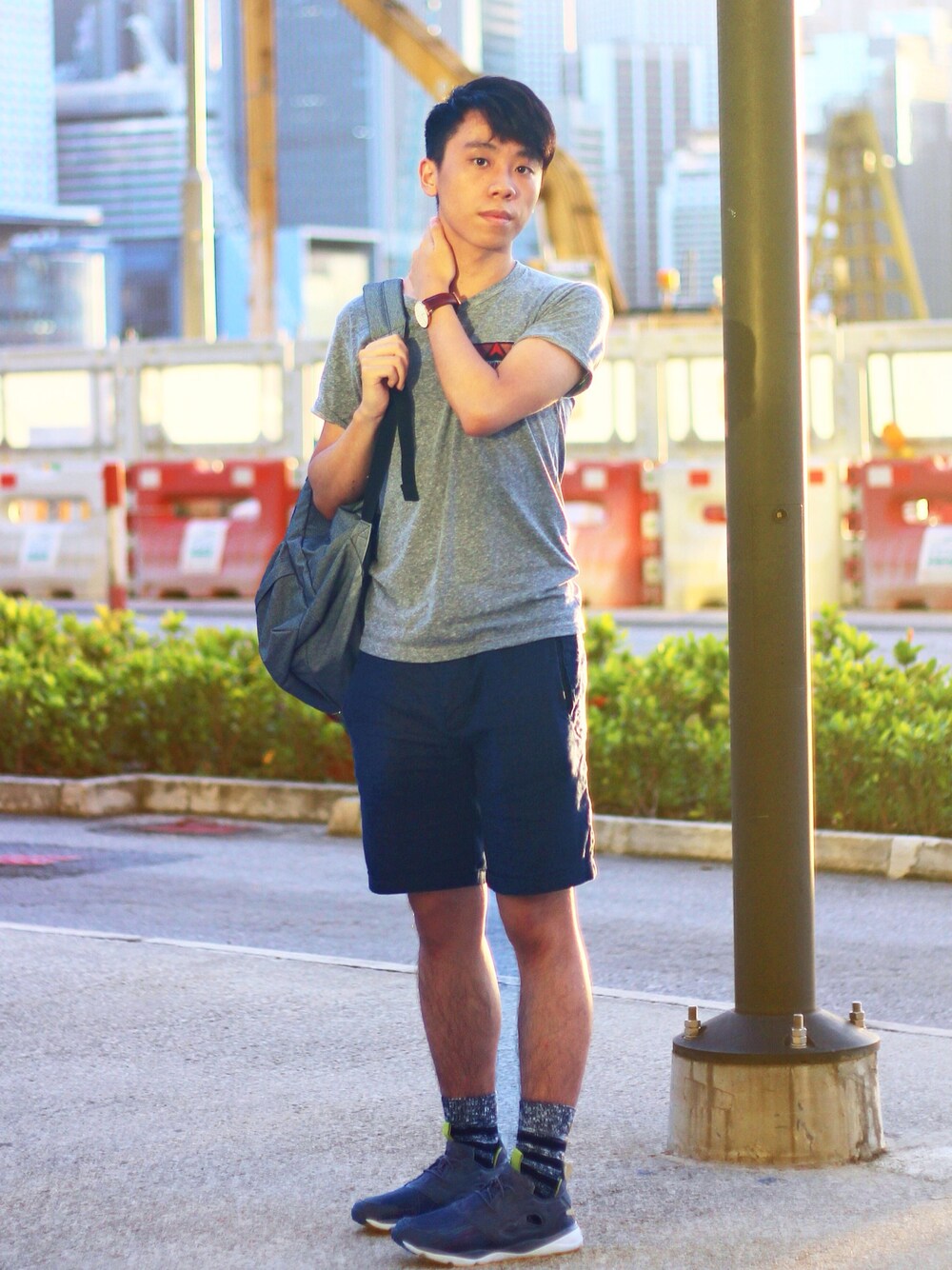 「ZARAのアイテム（パンツ、ブルー系）」を使った、Danielさん（メンズ・170cm）の夏コーディネートの1枚目の写真