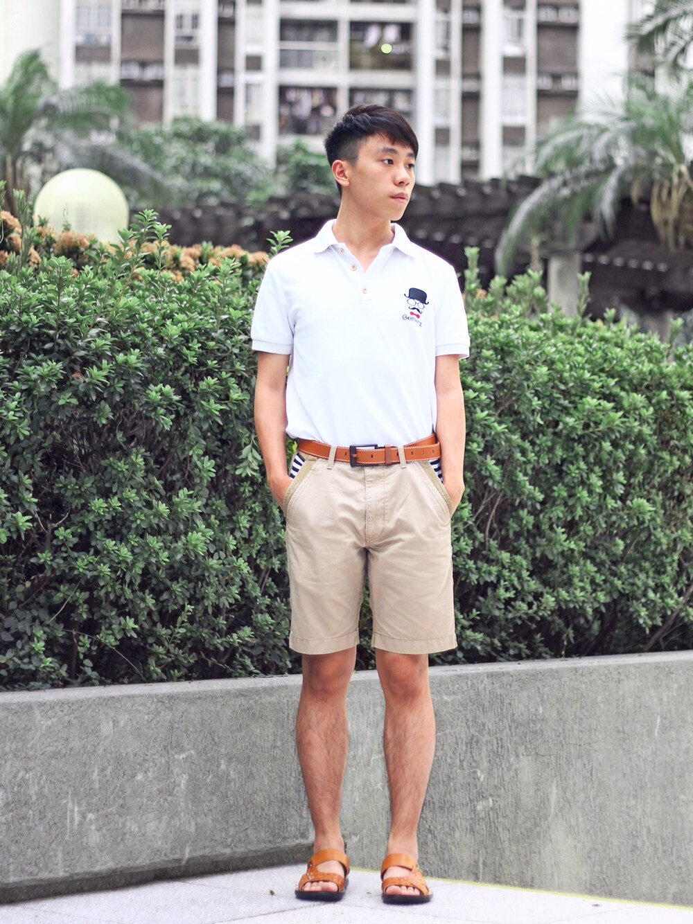 「IZZUEのアイテム（パンツ、ベージュ系）」を使った、Danielさん（メンズ・170cm）の夏コーディネートの1枚目の写真