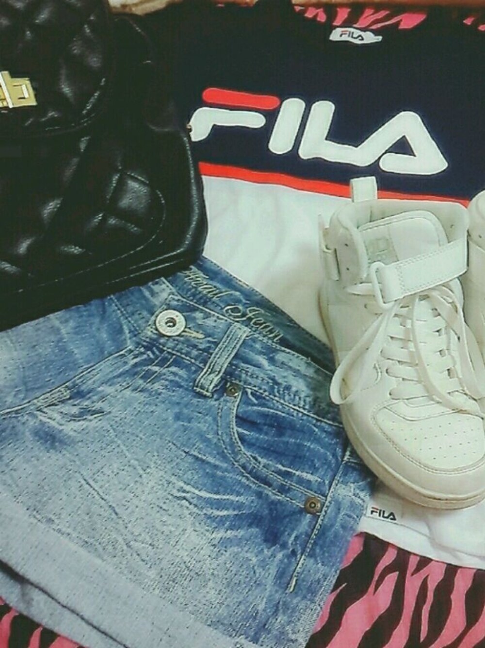 「シンプル、カジュアル、ラフ、スポーティ、FILA、スニーカー」｜「Availのアイテム（デニムパンツ、ブルー系）」を使った、ちげさん（レディース・142cm）の夏コーディネートの1枚目の写真