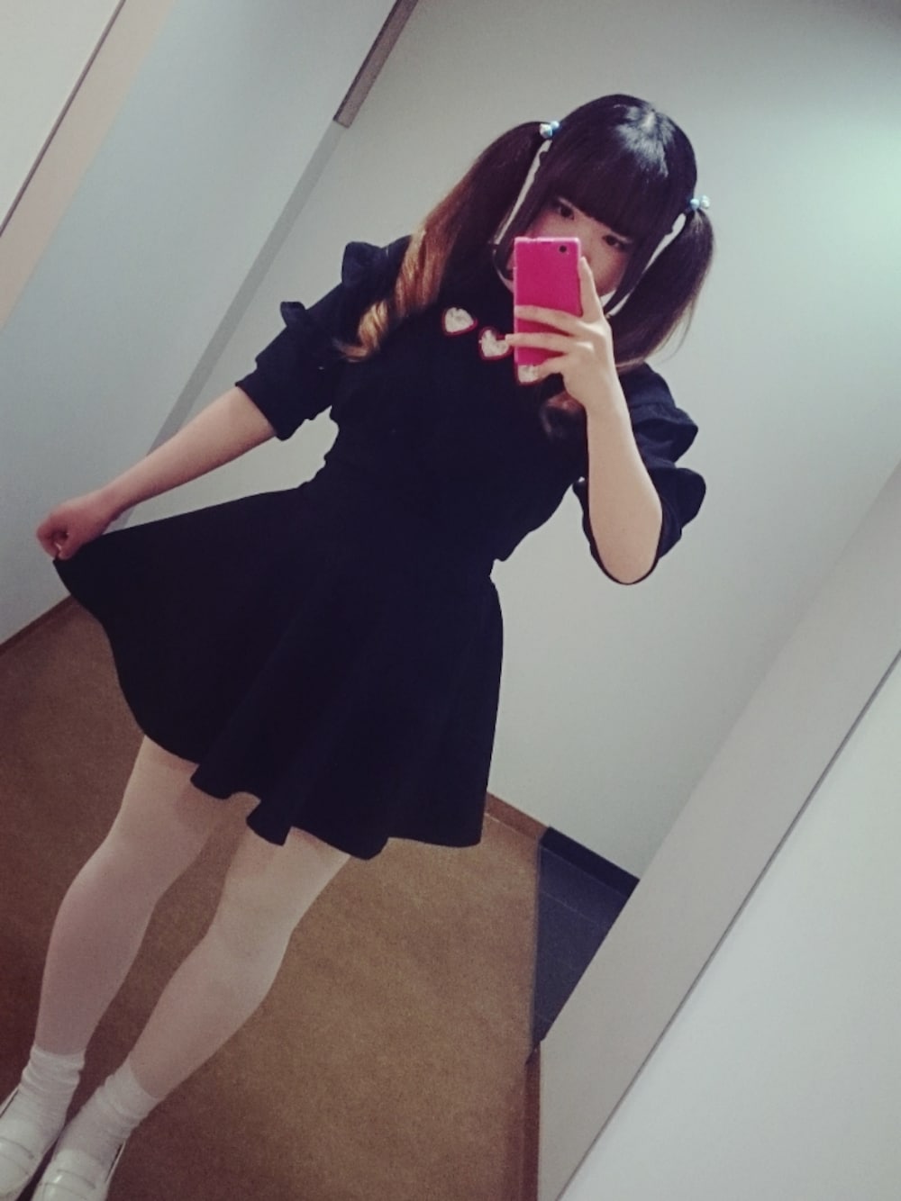 「黒、白、NADIA」｜「NADIA（スウェット、ブラック系）」を使った、なっぴさん（レディース・155cm）の春コーディネートの1枚目の写真