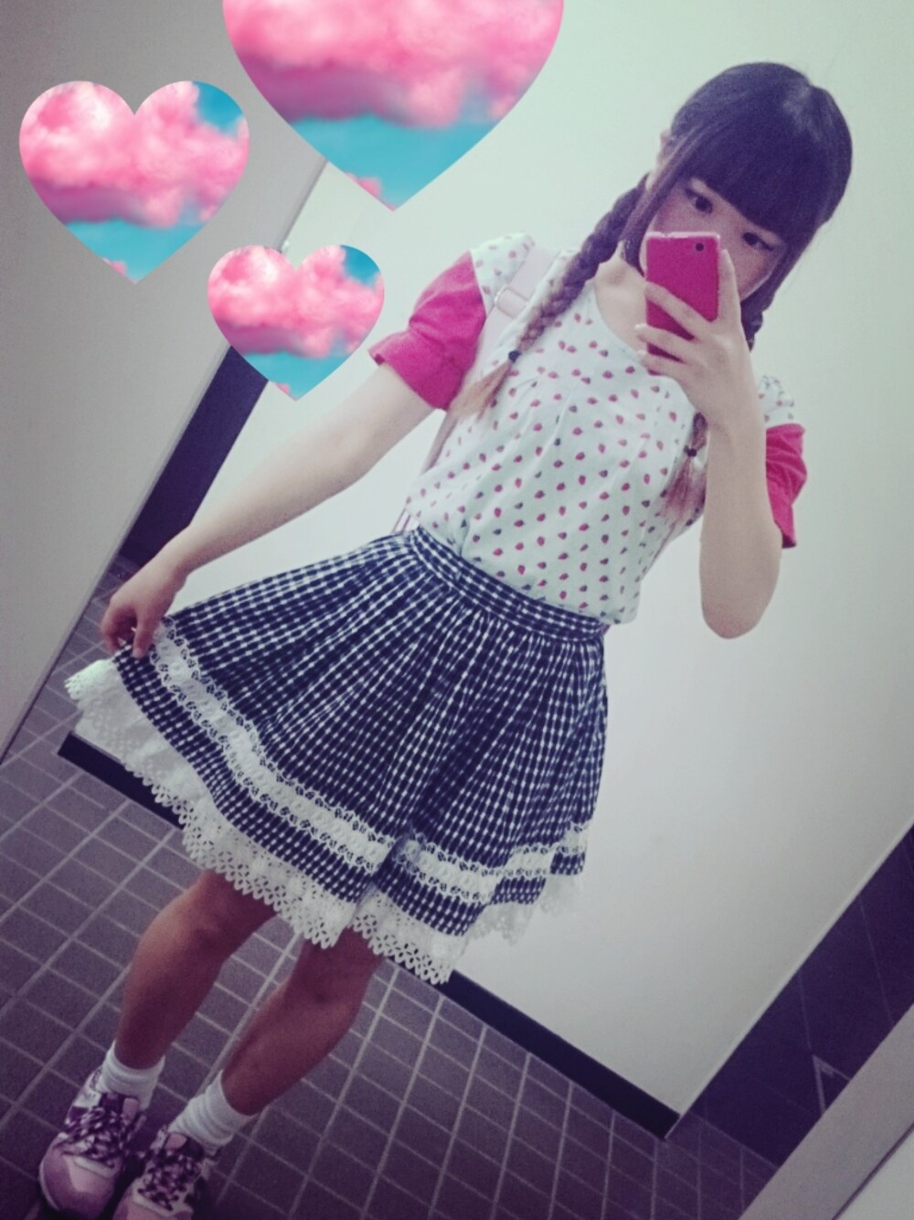 「ニューバランス、キッズコーデ、イチゴ柄」｜「アイテム（スニーカー、パープル系）」を使った、なっぴさん（レディース・155cm）の夏コーディネートの1枚目の写真