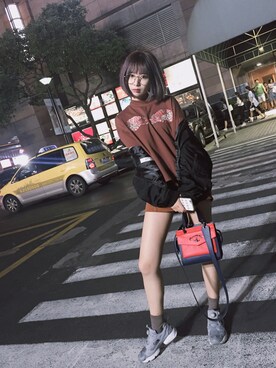「MONKI（モンキ）のアイテム（カーゴパンツ）」を使った、Liiiさん（レディース・160cm）の秋コーディネート