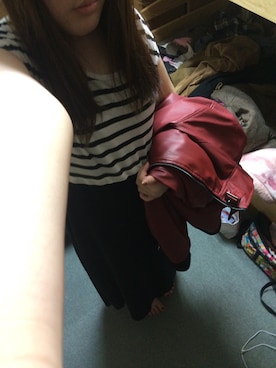 「アイテム（ライダースジャケット、レッド系）」を使った、柘植沙耶さん（レディース・166cm）の冬コーディネート