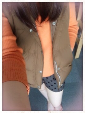 「アイテム（ダウンベスト、ブラウン系）」を使った、柘植沙耶さん（レディース・166cm）の冬コーディネート