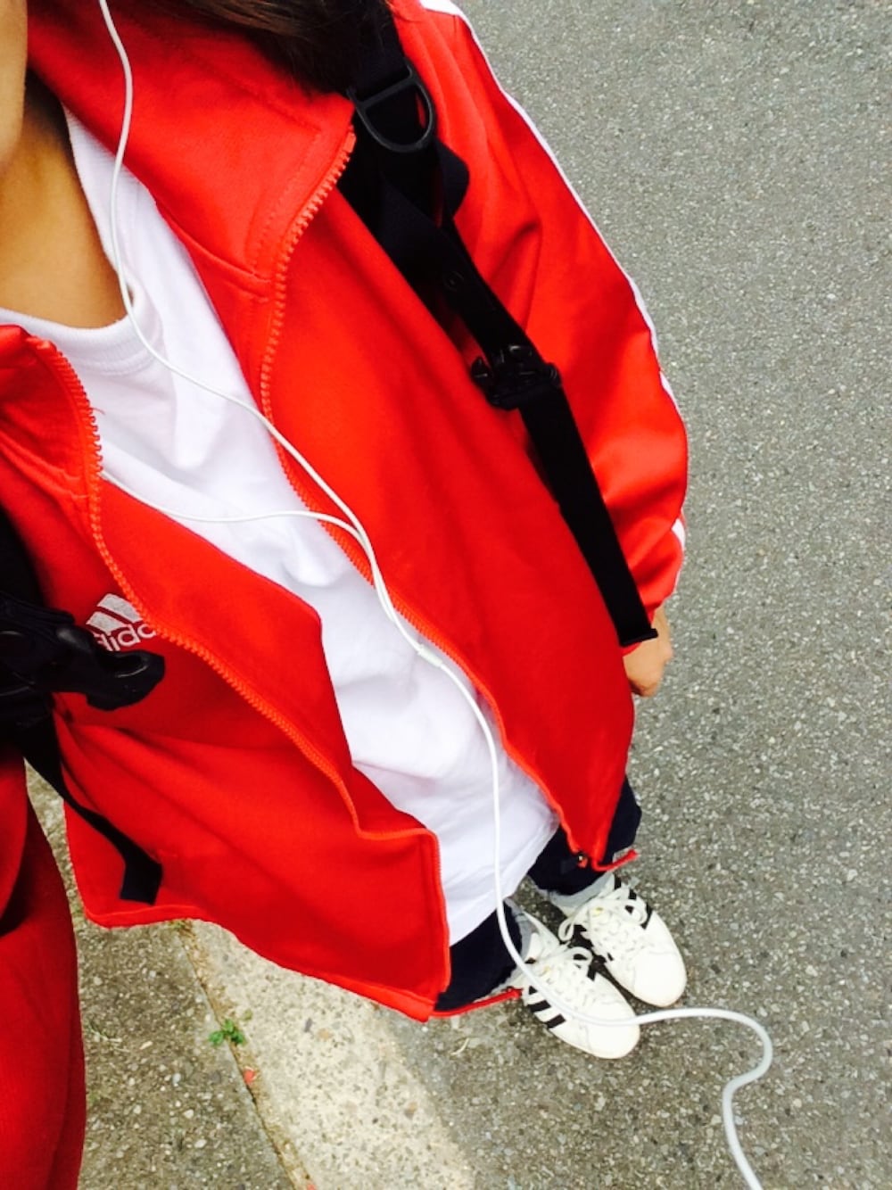 「スポーティー、赤ジャージ、アディダス、superstar80's、Gregory、Champion」｜「adidasのアイテム（ジャージ、レッド系）」を使った、陽さん（レディース・155cm）の秋コーディネートの1枚目の写真