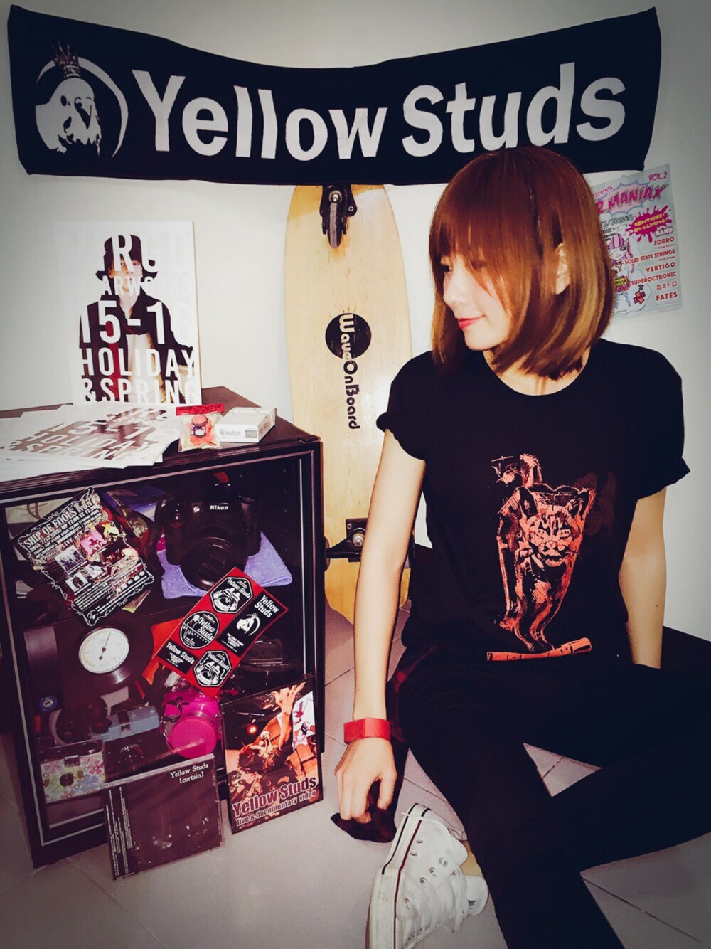 「プロペラ、Yellow Studs、VIRGO、JEANASiS、lativ、converse、Mutewatch、waveonbord、$OLID $TATE $TRINGS」｜「プロぺラのアイテム（Tシャツ/カットソー、ブラック系）」を使った、Wuさん（レディース・165cm）の春コーディネートの1枚目の写真