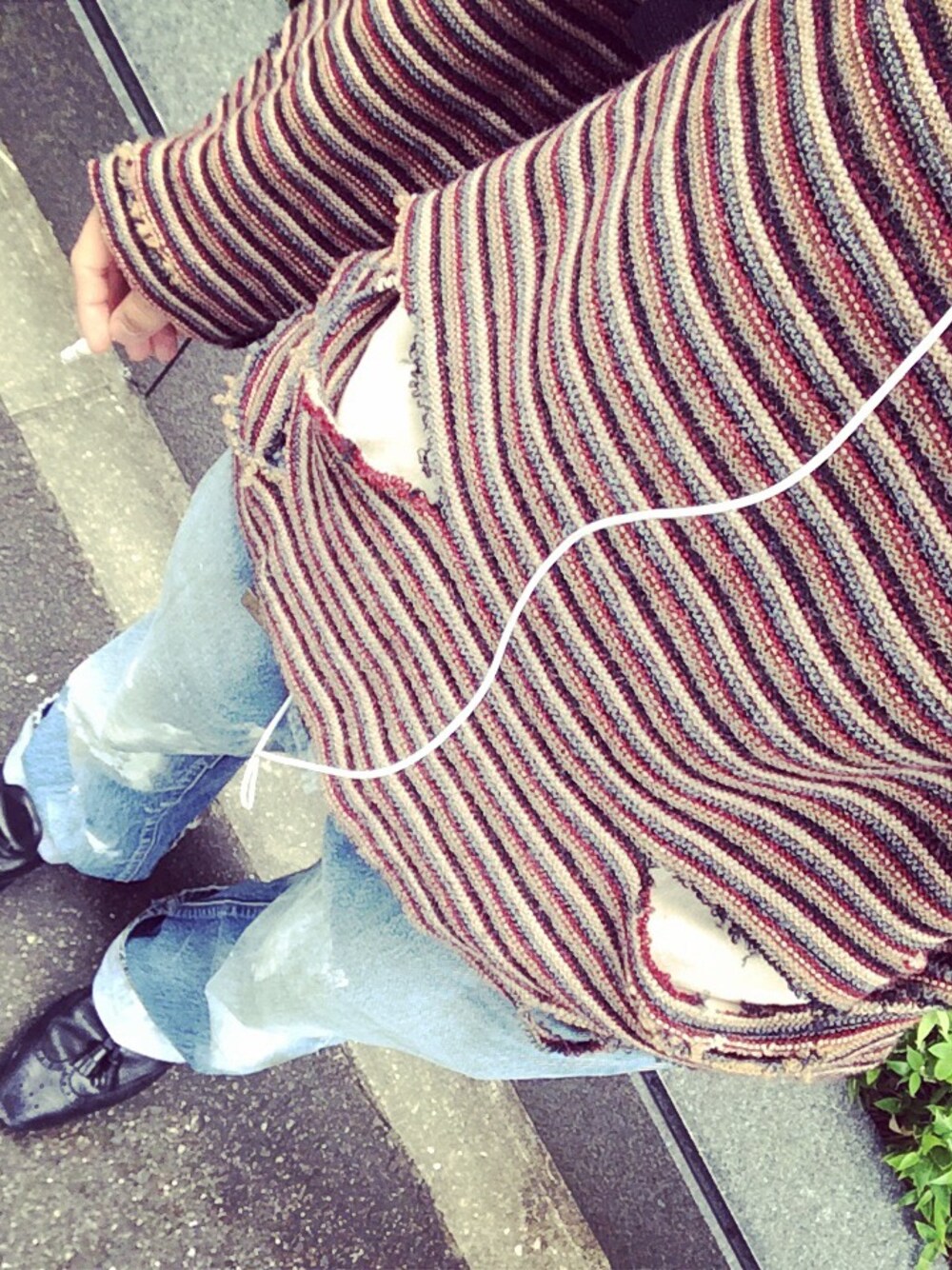 「タバコ、ボーダー、古着、リーバイス」｜「Levi'sのアイテム（デニムパンツ、グレー系）」を使った、たくむさん（メンズ・174cm）の冬コーディネートの1枚目の写真