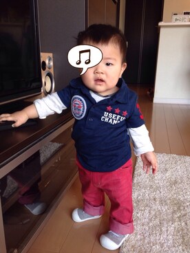 「アイテム（デニムパンツ、レッド系）」を使った、kayさん（キッズ・70cm）の春コーディネート