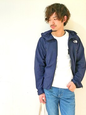 「アイテム（マウンテンパーカー、ブルー系）」を使った、たけやまさん（メンズ・173cm）の春コーディネート