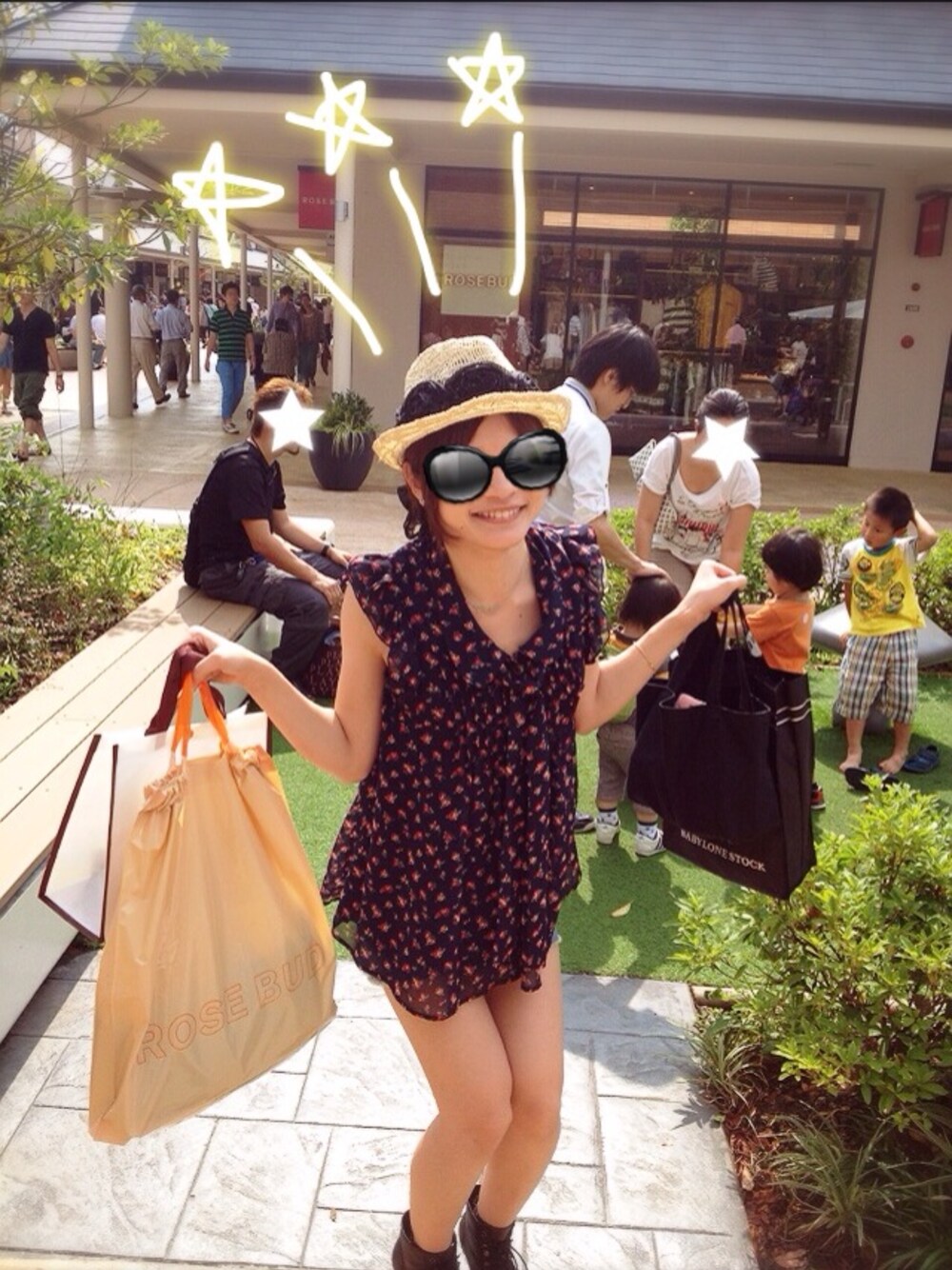 ブラック系のブーツを着用したレディースの冬コーディネートの1枚目の写真