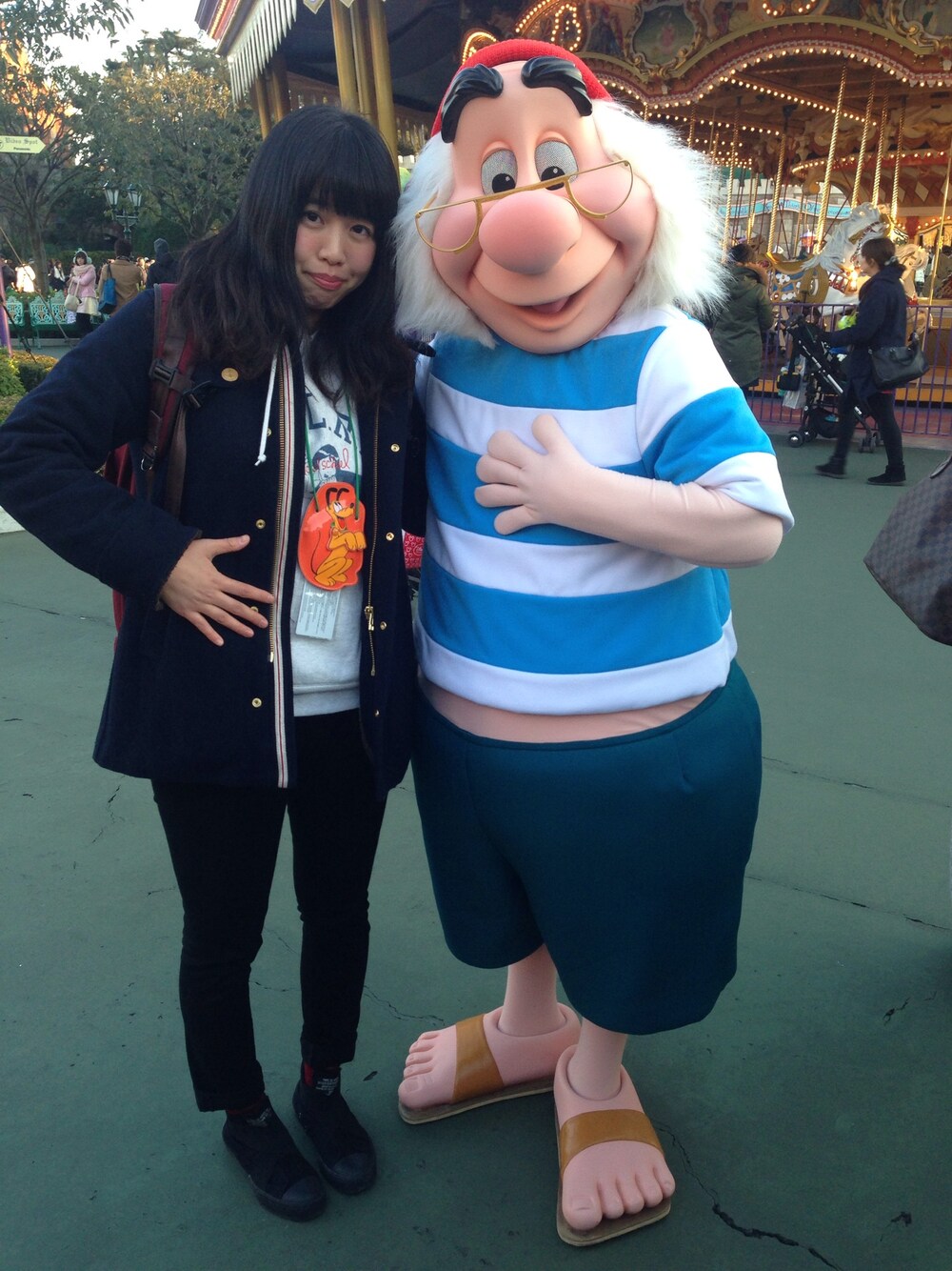 「東京ディズニーランド、パーカー、lyrical school」｜「lyrical schoolのアイテム（パーカー、グレー系）」を使った、ぐりむさん（レディース・166cm）の冬コーディネートの1枚目の写真