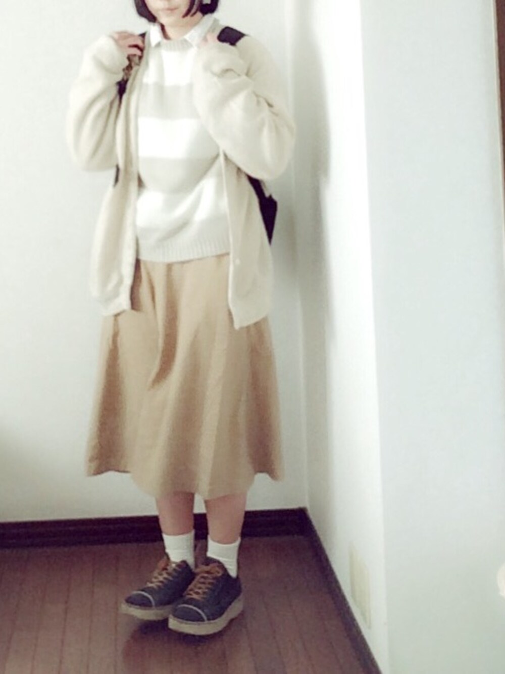 「ワントーンコーデ、白ソックス、白ニット、白襟、white、Today's special」｜「studio CLIPのアイテム（その他パンツ、ベージュ系）」を使った、shioriさん（レディース・165cm）の冬コーディネートの1枚目の写真