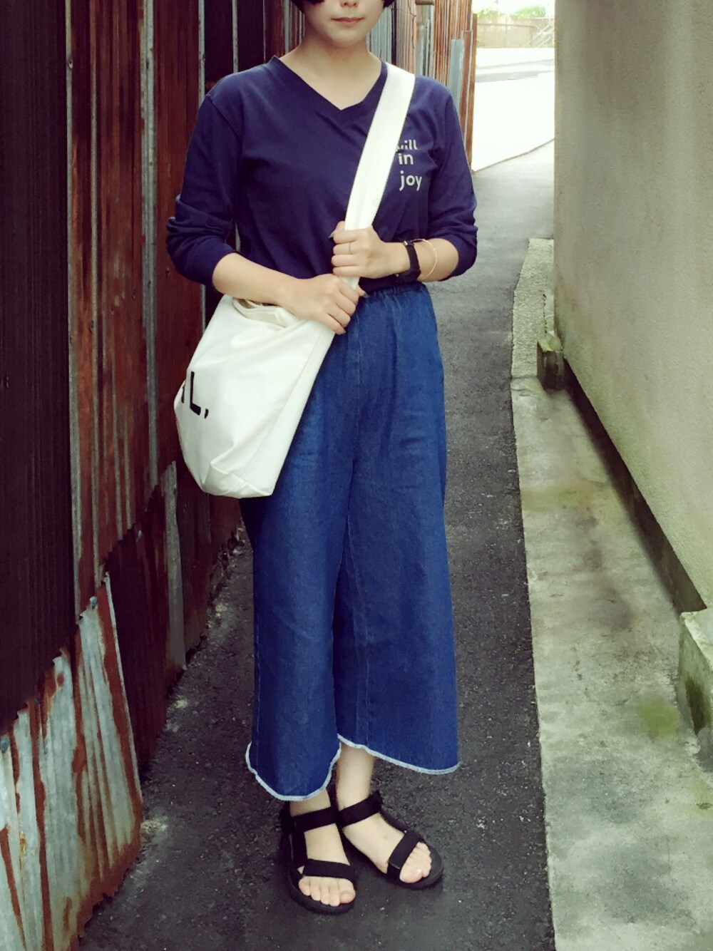 「MHL.、MARGARET HOWEEL、マーガレット・ハウエル(MARGARET HOWELL)、Kastane、カスタネ、summer、服、TODAYFUL」｜「Kastaneの衿ラインVネックLONGTEE（Tシャツ/カットソー、ブルー系）」を使った、shioriさん（レディース・165cm）の夏コーディネートの1枚目の写真