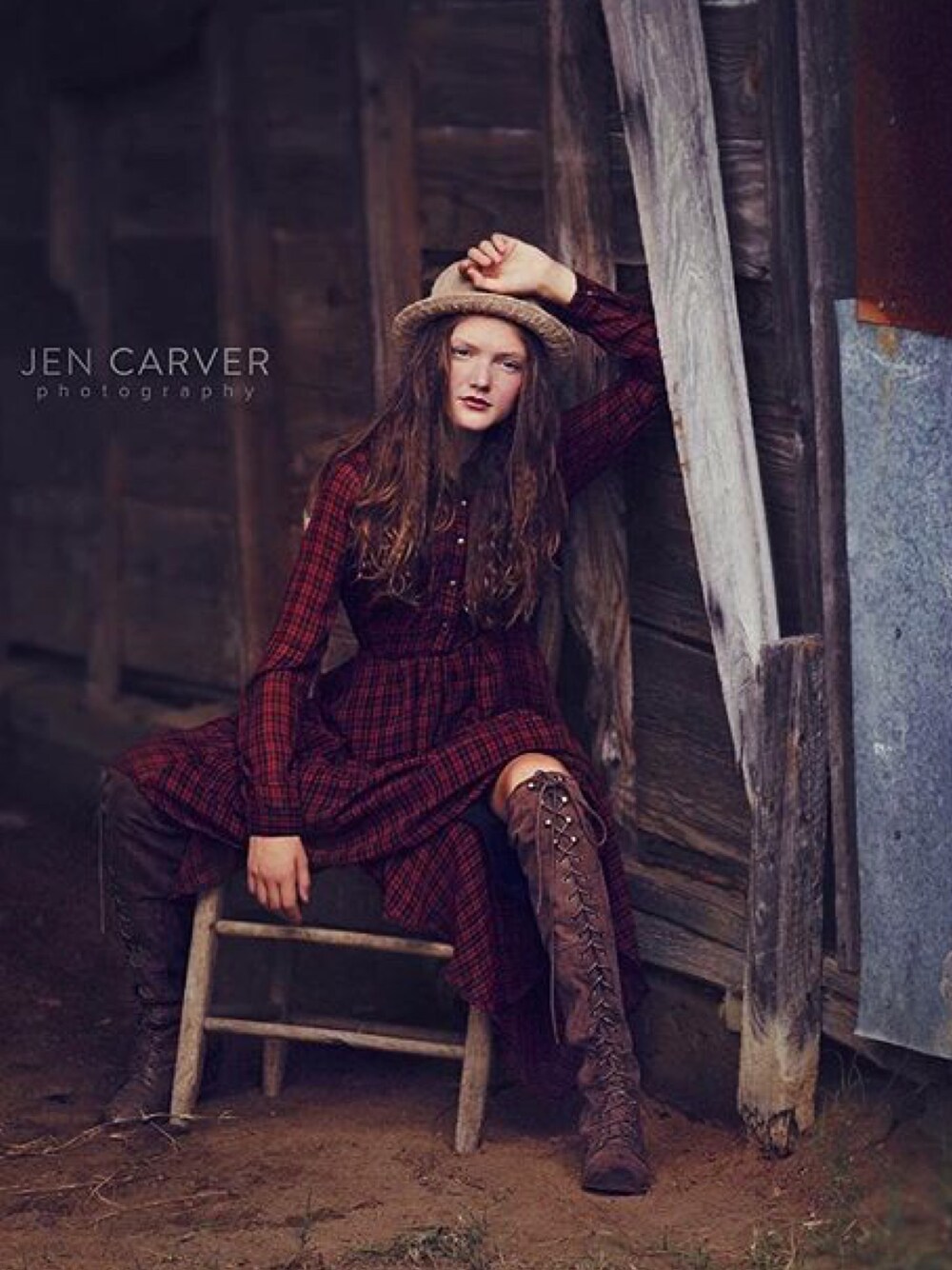 「boots、ootd、outfit、hat、plaid、fall、barns」｜「FREE PEOPLEのアイテム（ワンピース、レッド系）」を使った、Faye さん（レディース・170cm）の秋コーディネートの1枚目の写真