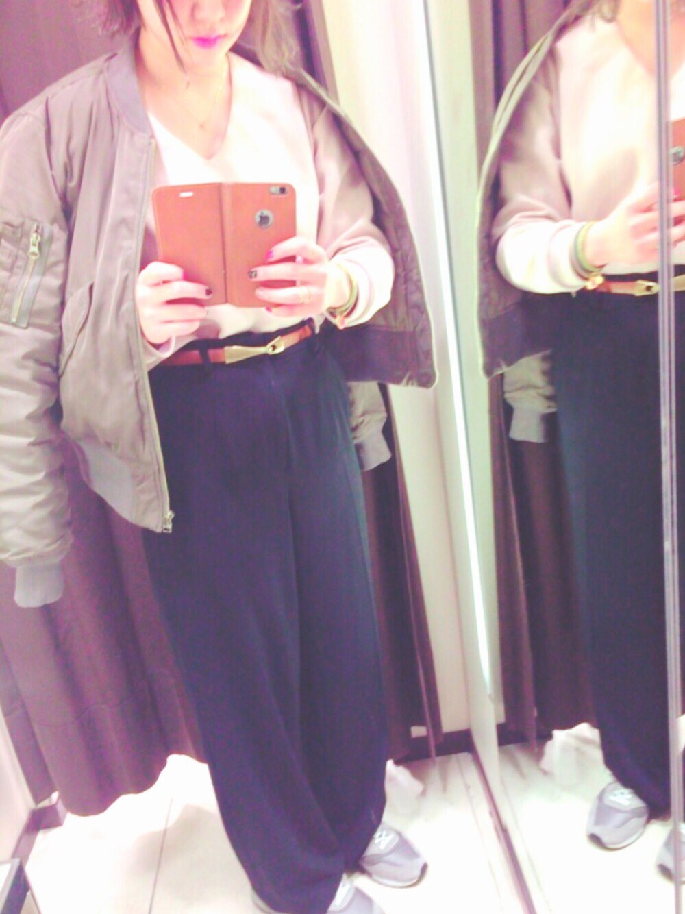 「パンツスタイル、カジュアル、fashion、スニーカーコーデ、ヘアカラー」｜「ageteのK10リング（10144111056）（リング、ゴールド系）」を使った、nachiさん（レディース・154cm）の冬コーディネートの1枚目の写真